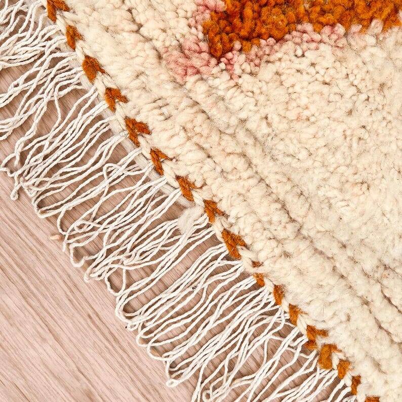 Handmade beige Moroccan rug in wool: Berber geometric rug 150/250.
