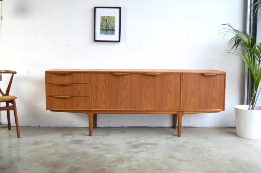 Enfilade by McIntosh * 201.5 cm *