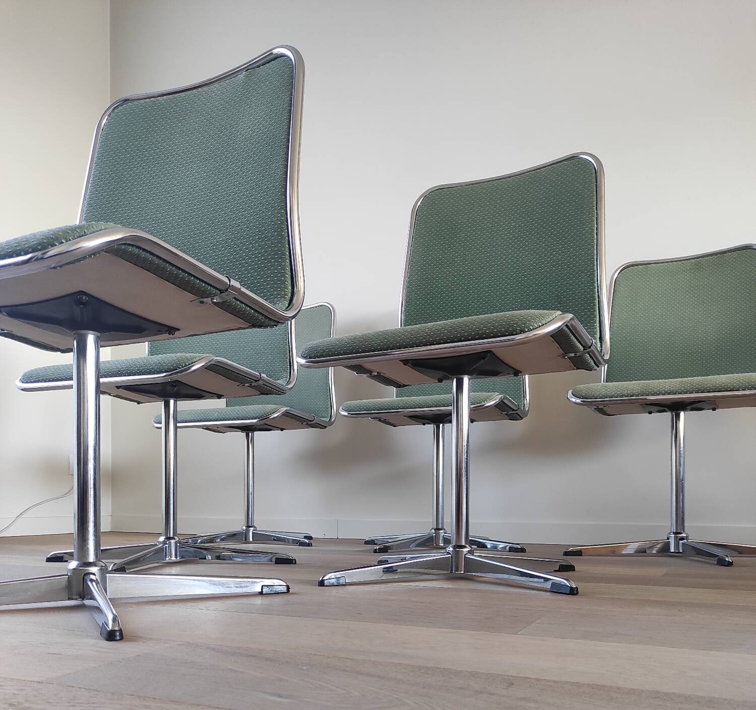 Suite de 6 chaises pivotantes Roche Bobois, 70's