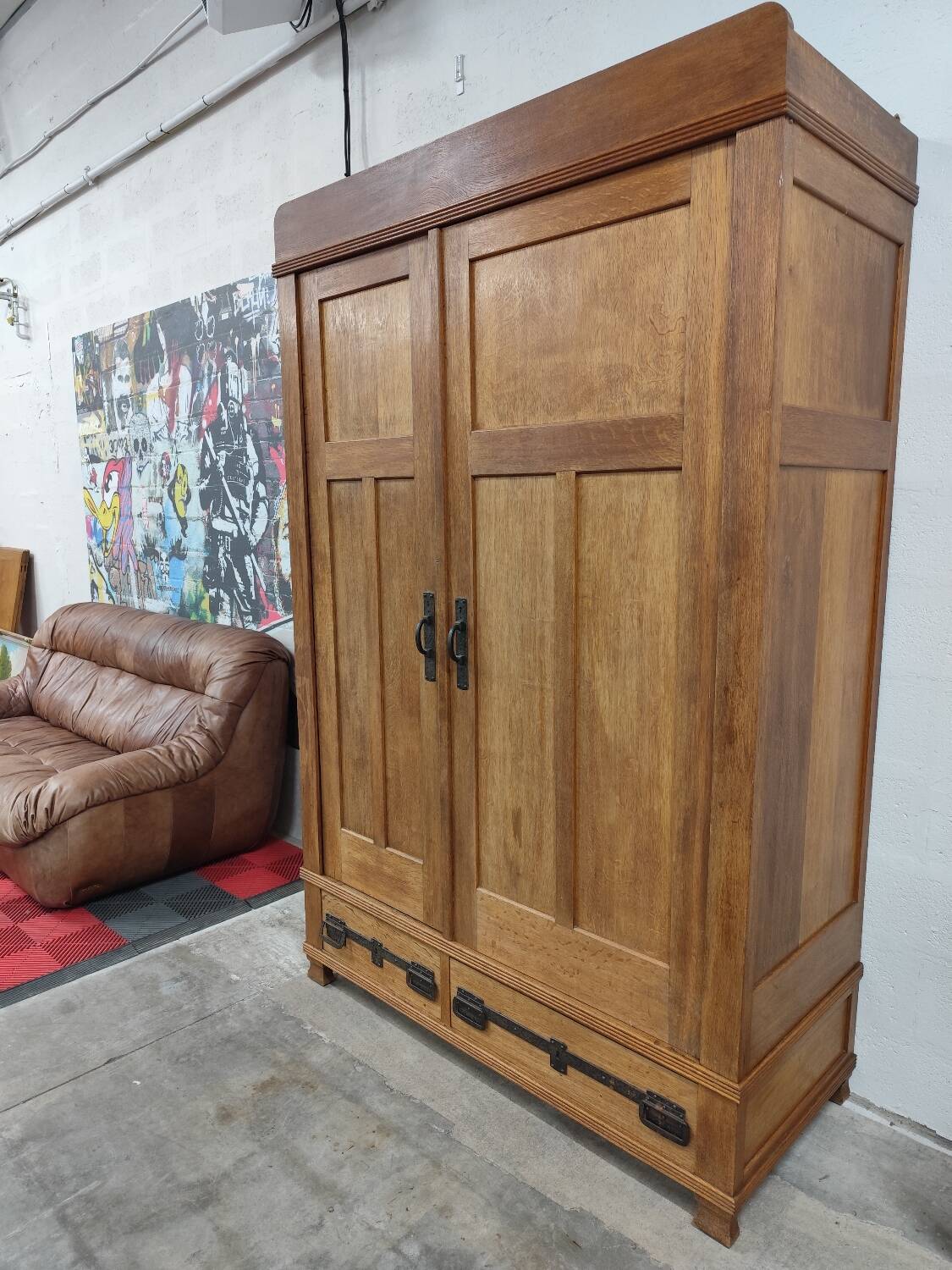 Very old oak wardrobe in very good condition
