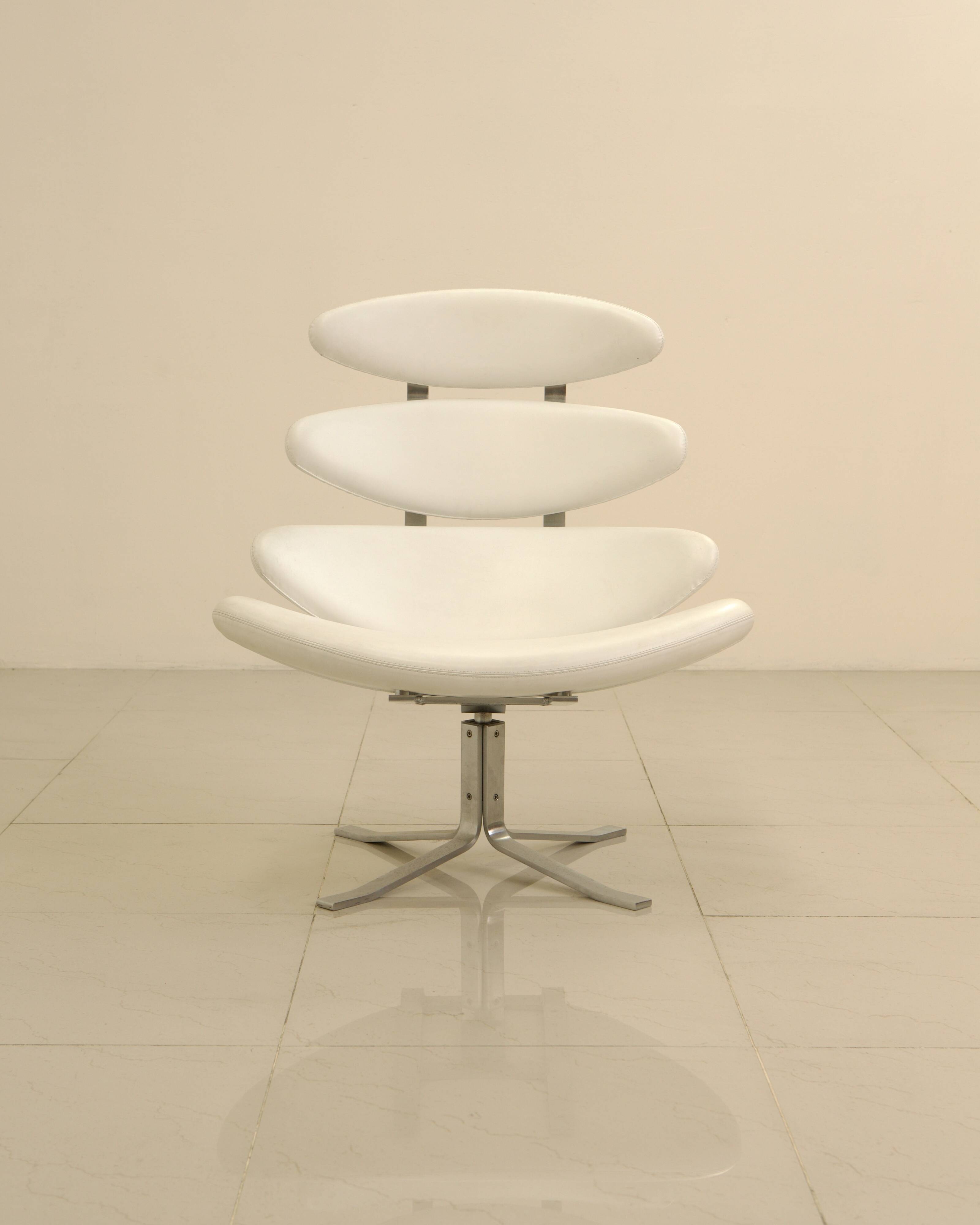 "Corona" lounge chair in white leather by Poul Volther for Erik Jørgensen