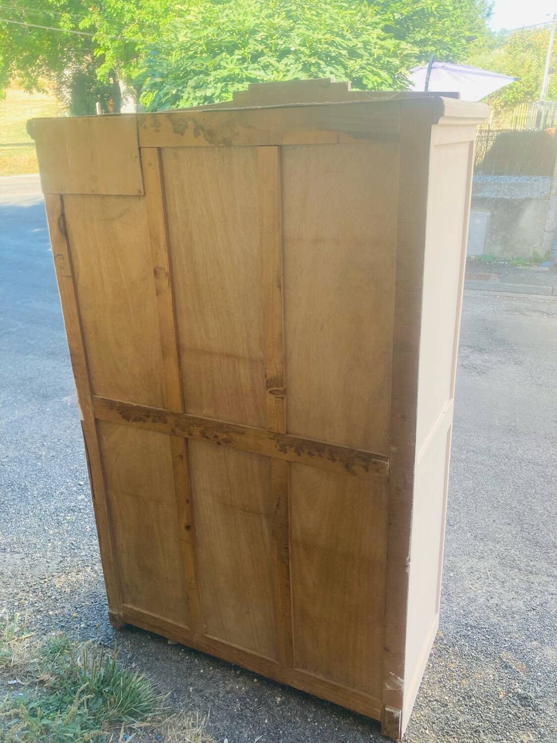 Small powder pink Parisian wardrobe