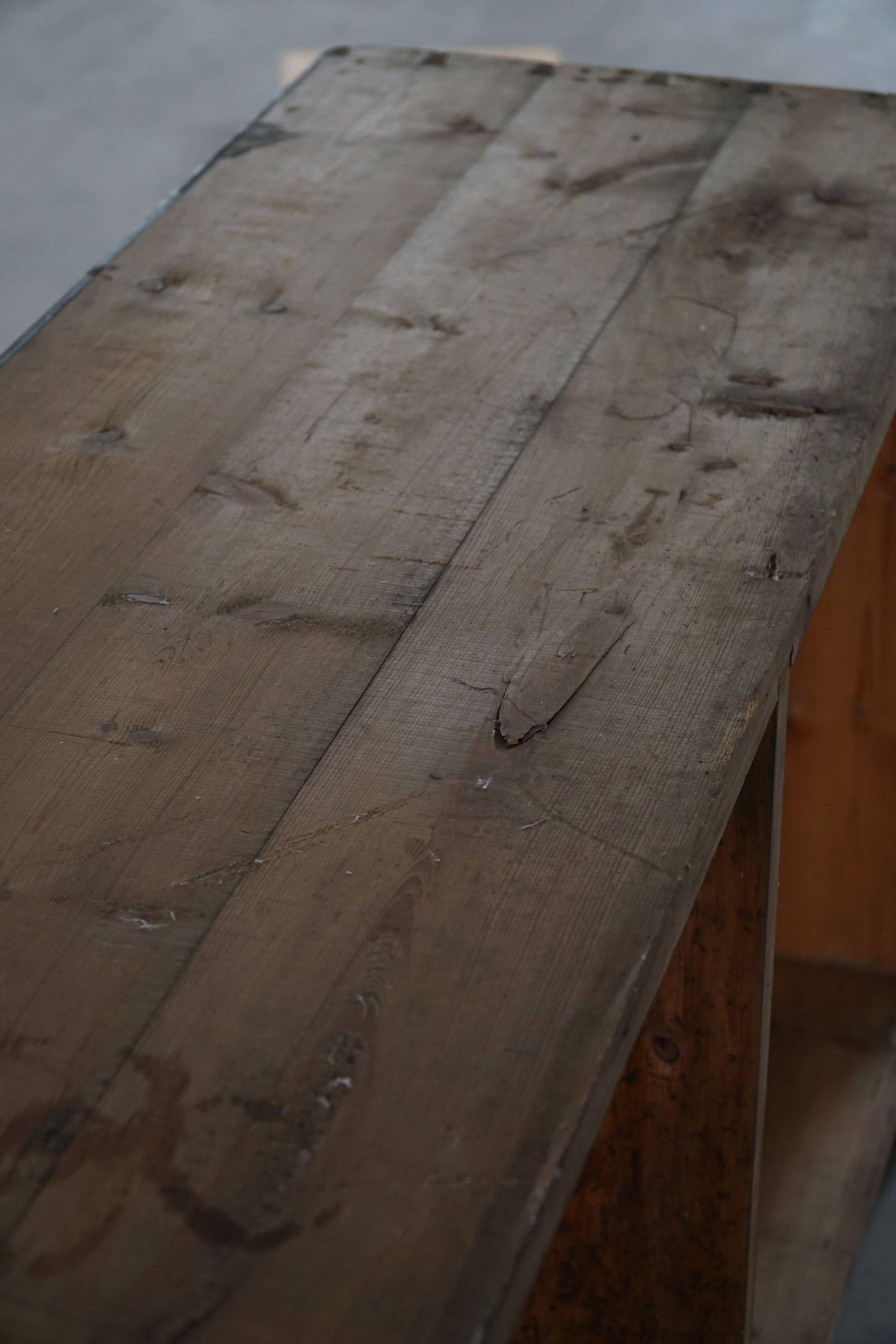 Primitive French shelf from the early 20th century in patinated oak, Wabi Sabi, 1920s.
