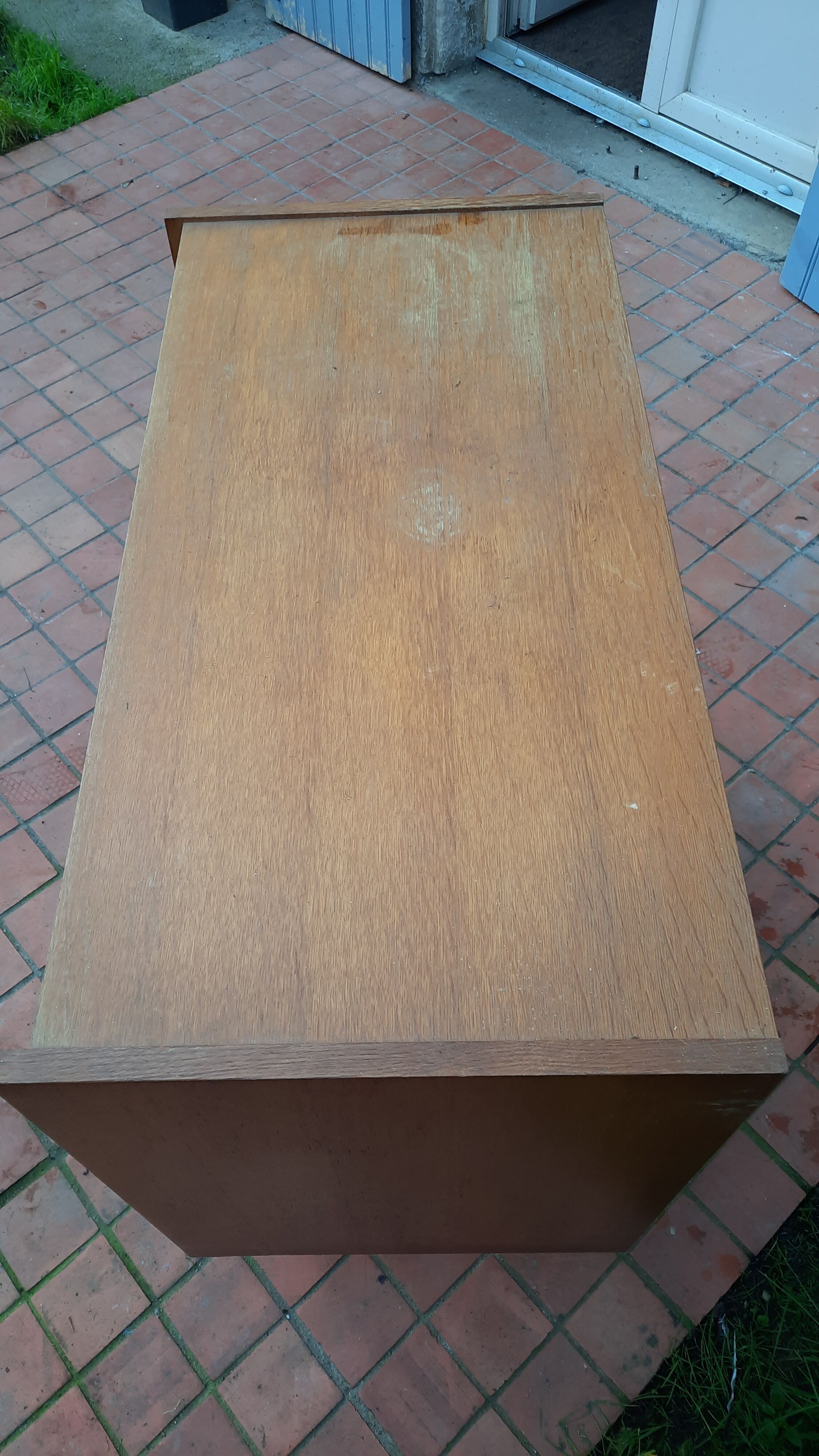 Showcase cabinet chest of drawers spindle foot