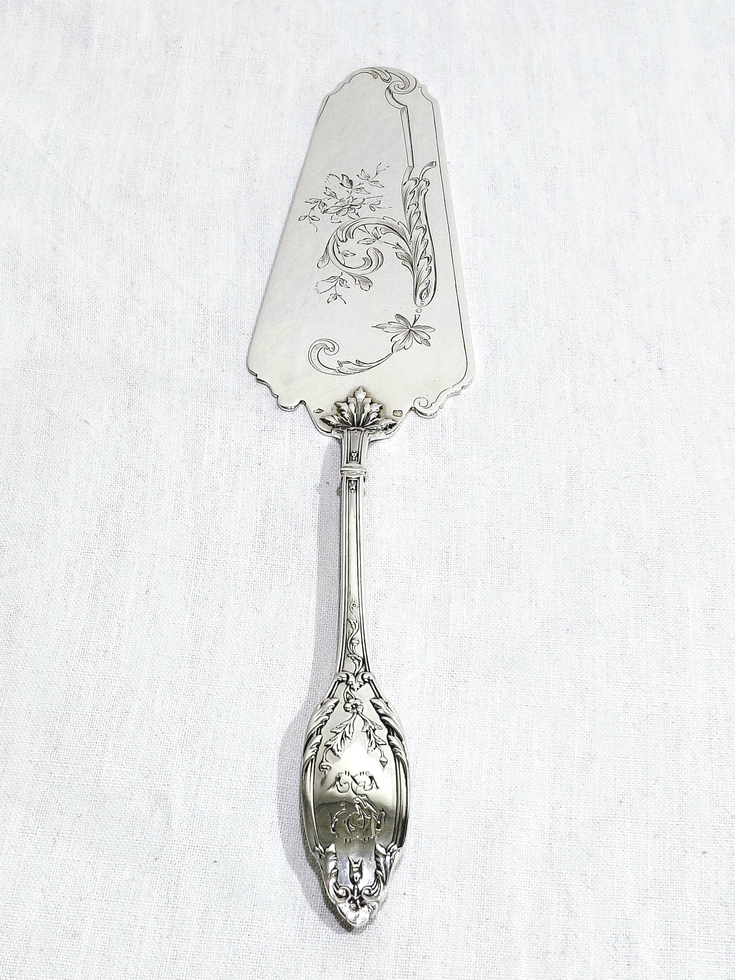 Silver pie server