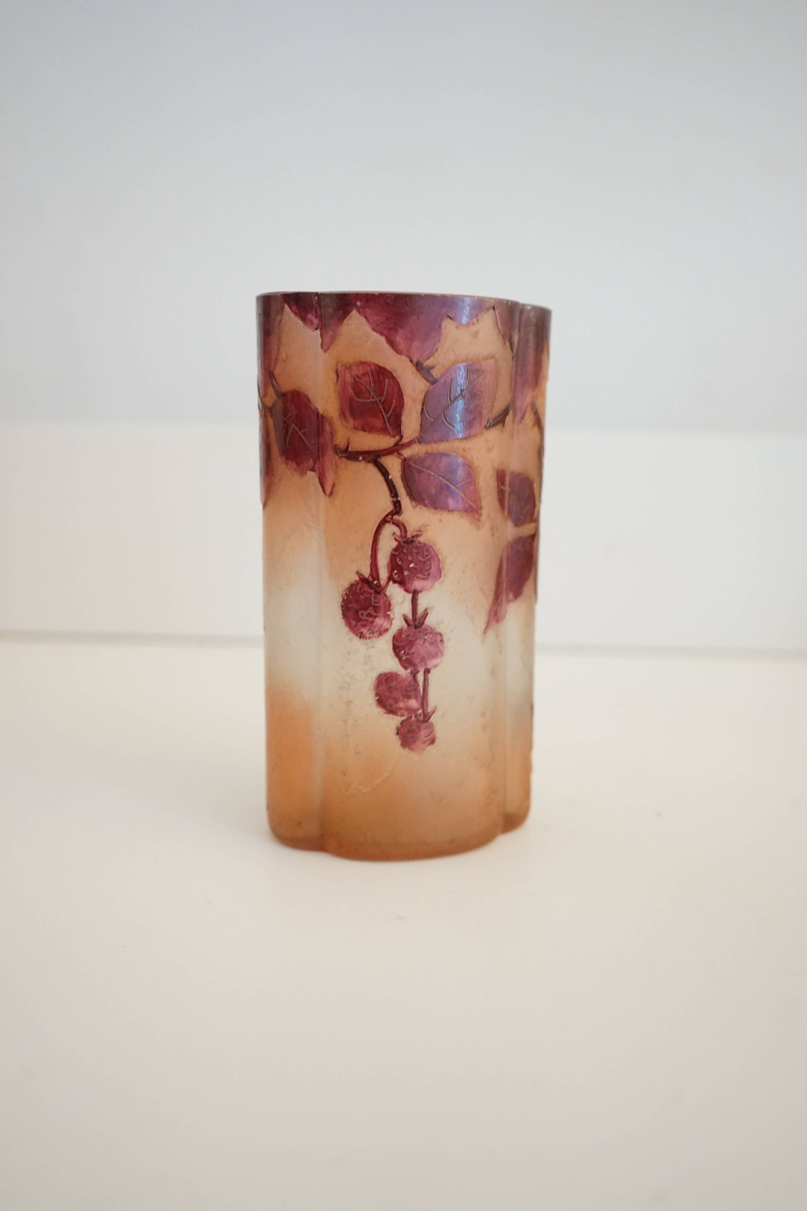 Legras quadrilobed vase from the "ruby" series in glass (1900 - 1910)