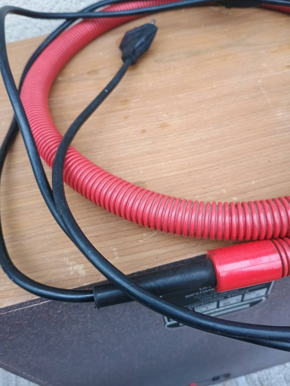 Red snake table lamp Hebi ISAO Hosoe Valenti Luce Italy design 1980 Memphis