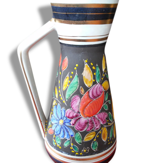 Hubert Beattie pitcher ceramic.