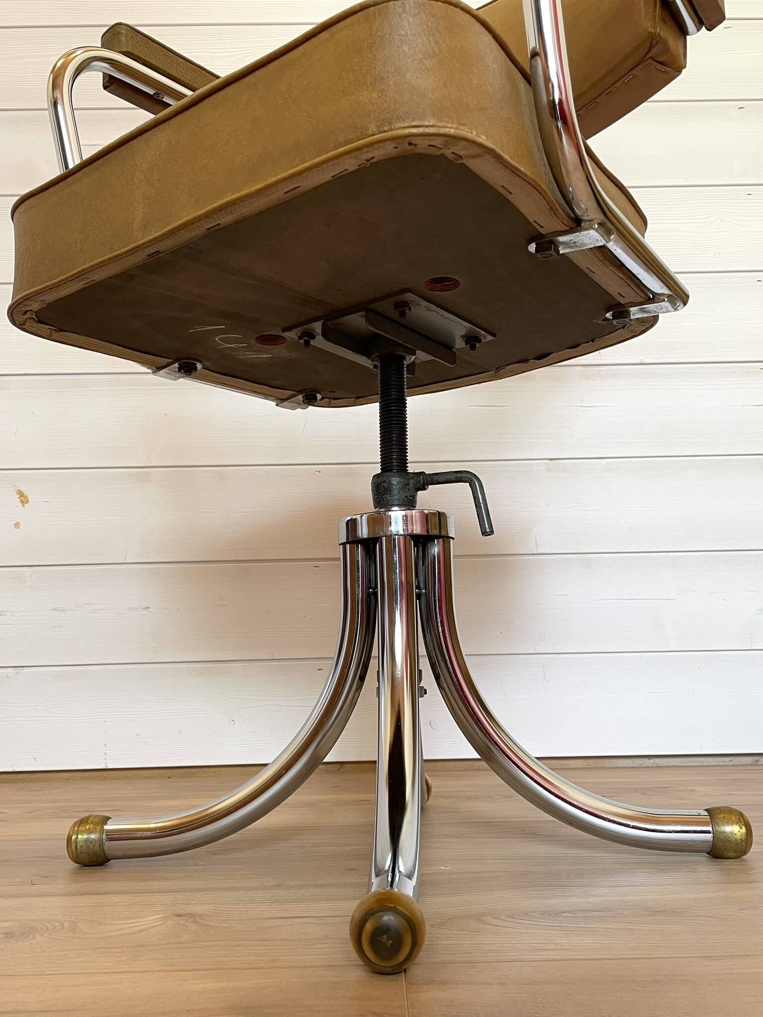 Fauteuil de Bureau Pivotant Vintage 1970 – Style Space Age Chrome & Camel