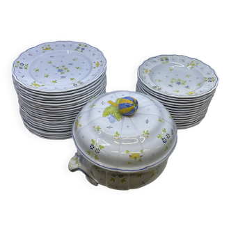 L.C. blue earthenware table service, 38 pieces.