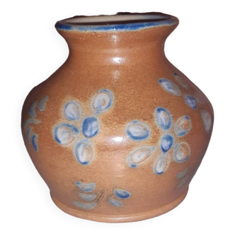 Stoneware pot