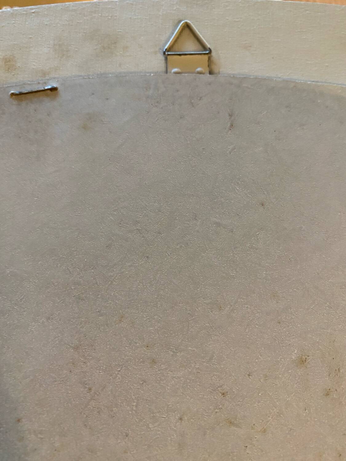 Oval mirror in white wood