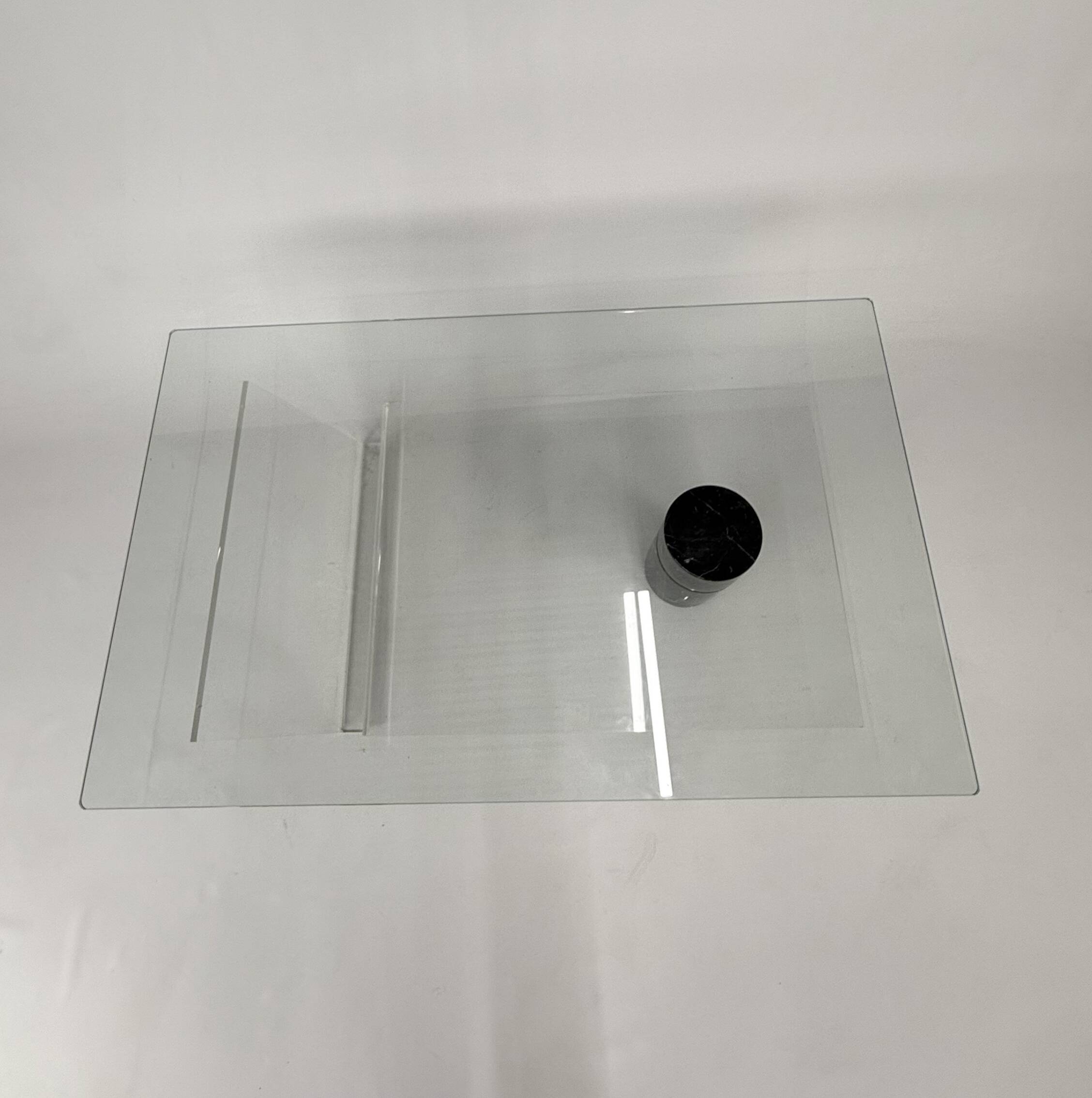 Table basse postmoderne italienne en marbre et verre, années 1990