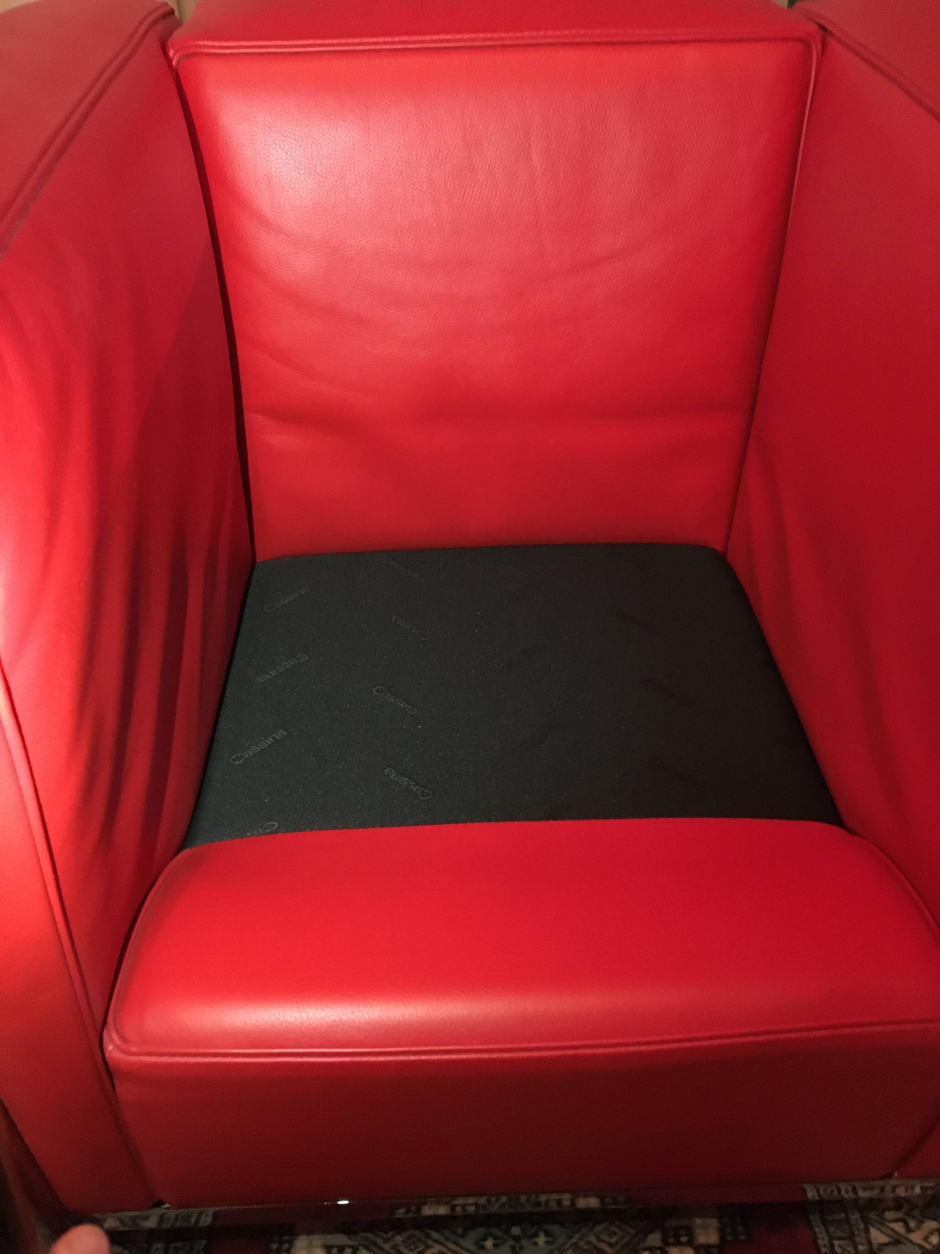 LC2 armchair Le Corbusier, Jeanneret, Perriand - Red leather - signed