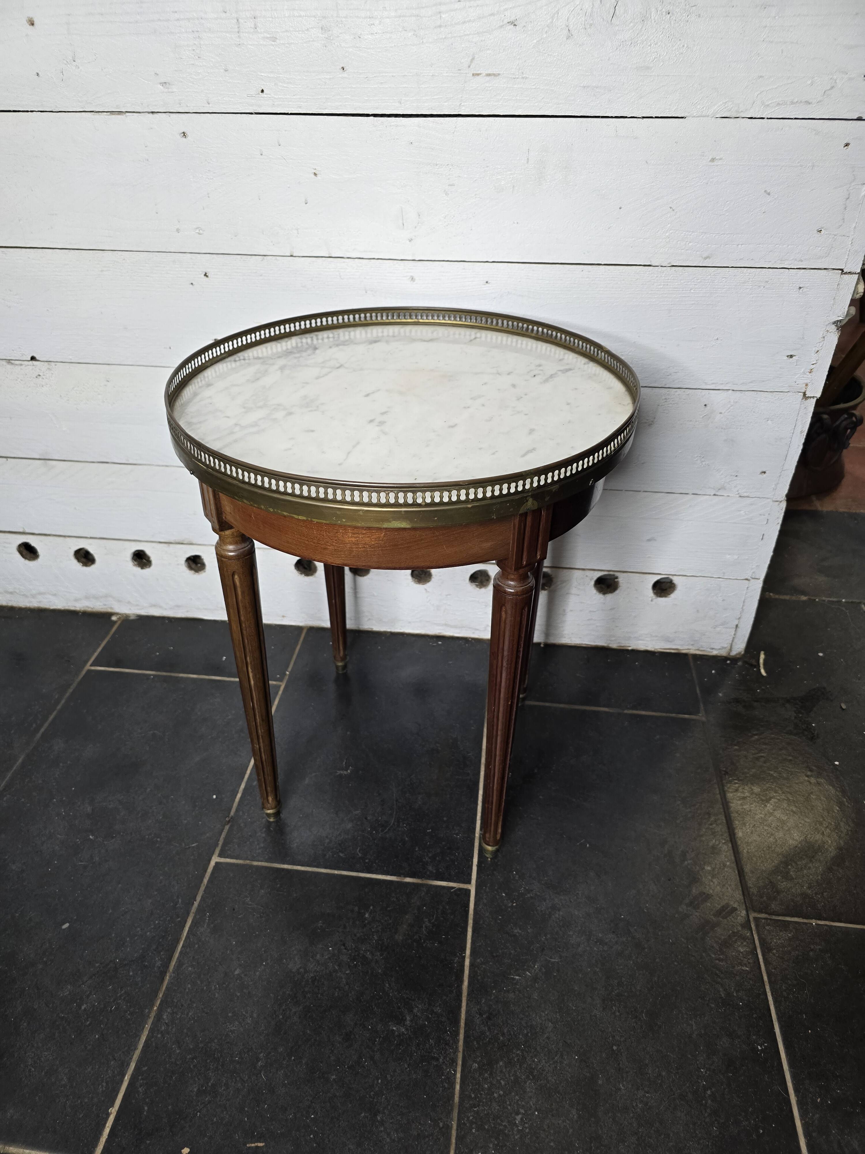 Table bouillotte style Louis XVI en acajou