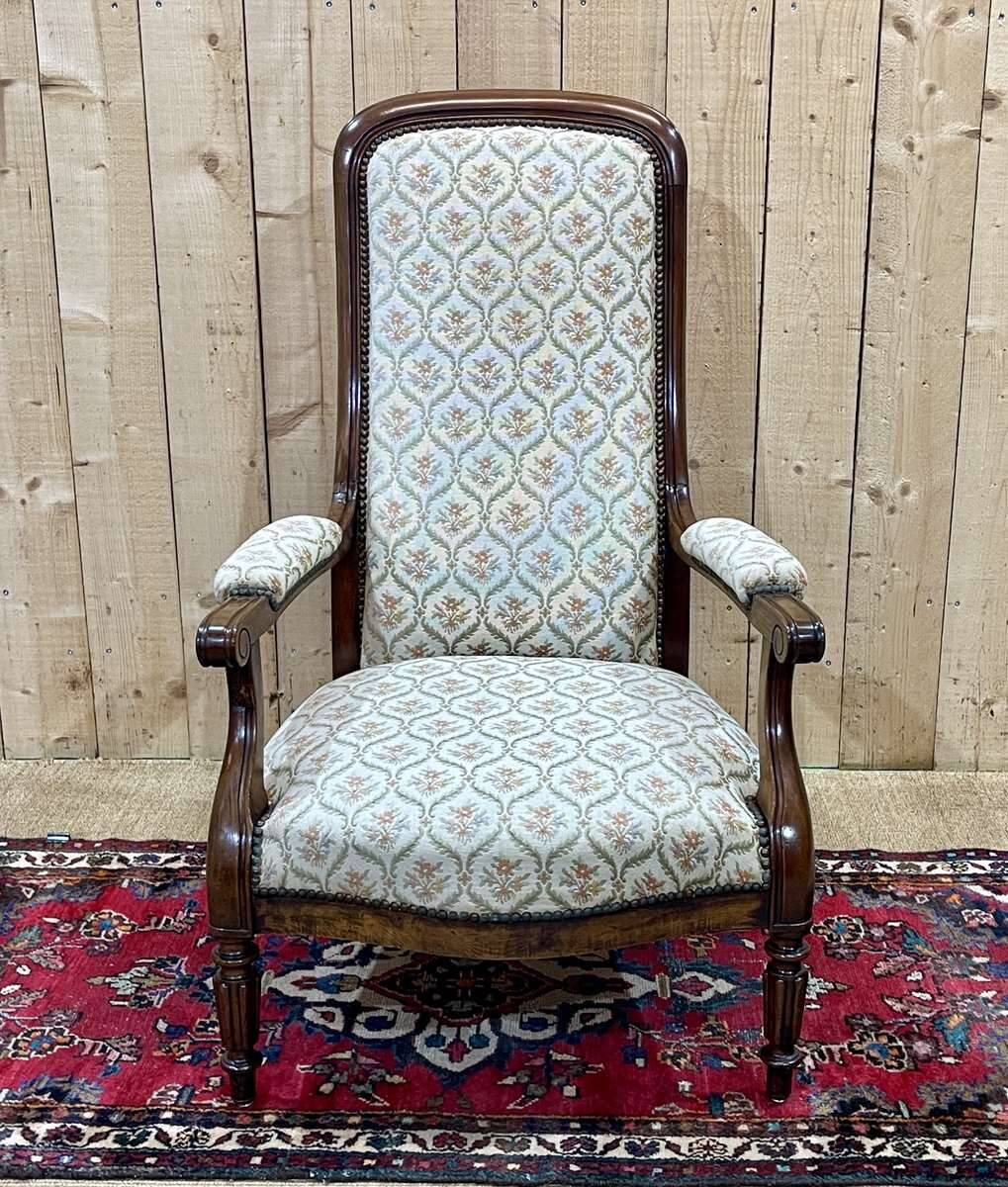 19th century Voltaire armchair in walnut - L=68cm, D=78cm, H=1m07, seat H=40cm.