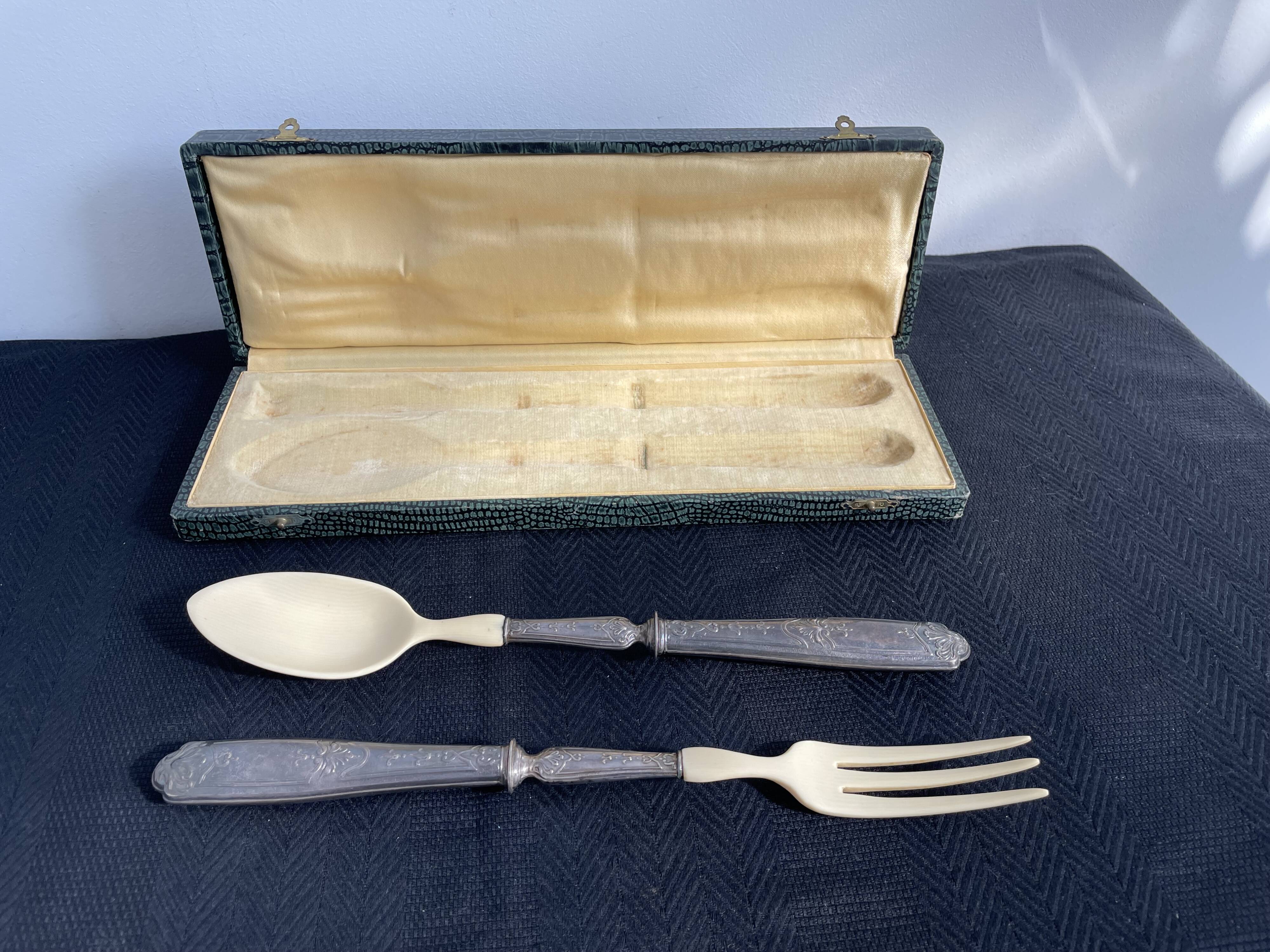 Covered with fish service, stuffed silver, Ivorian, France