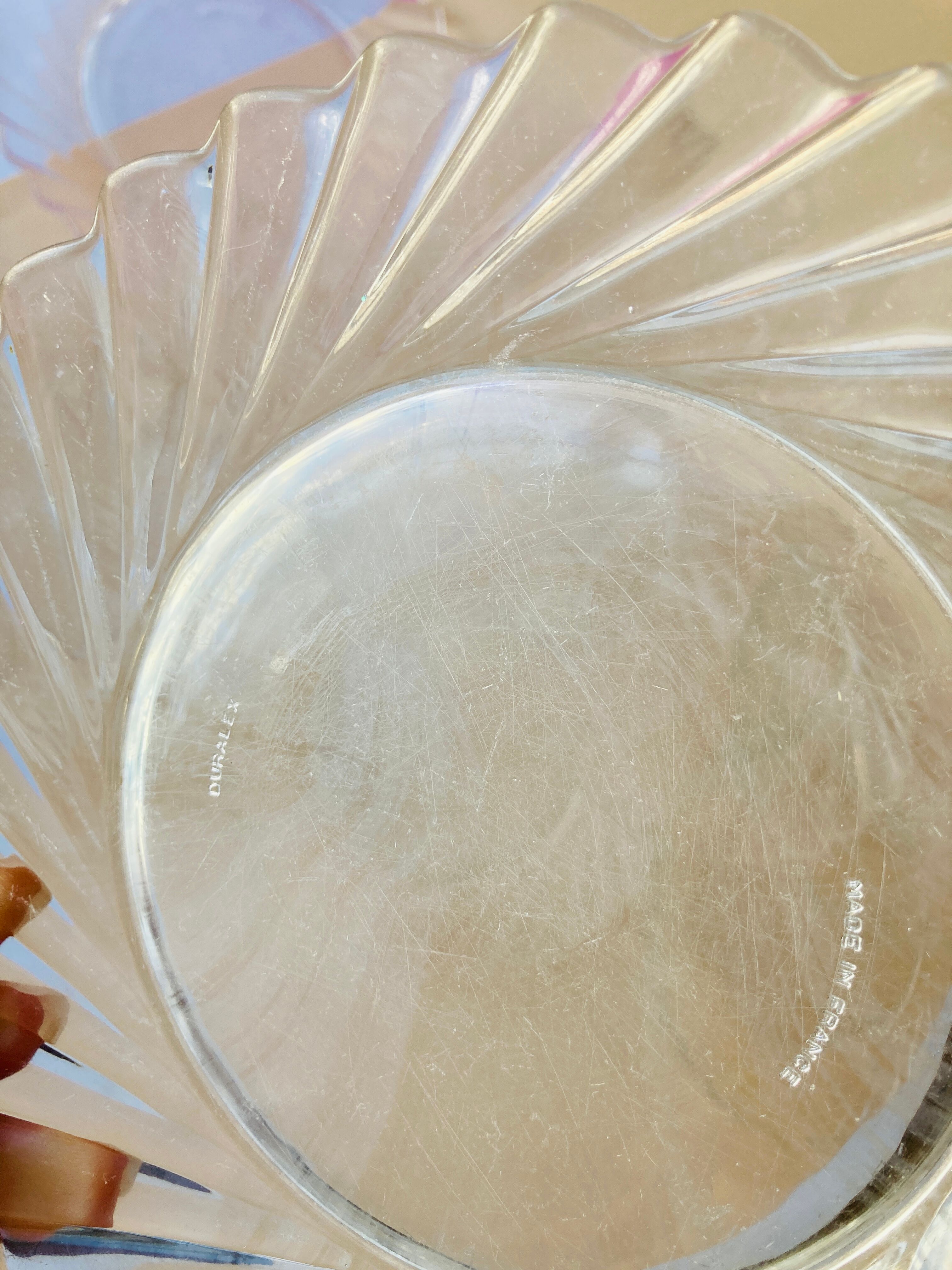 10 small plates in Duralex glass in the shape of flowers - retro-cuisine-vintage