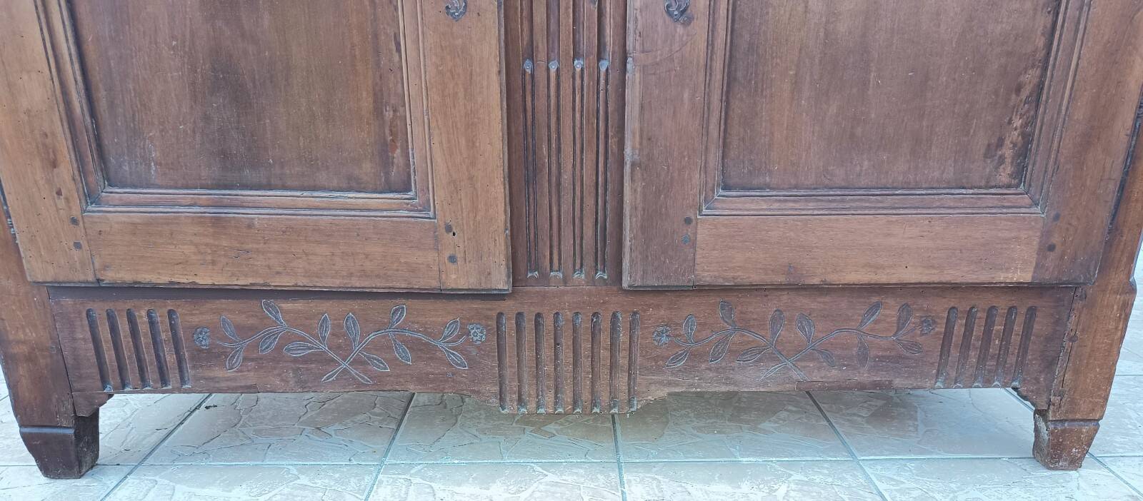 Louis XVI walnut buffet from the 19th century.
