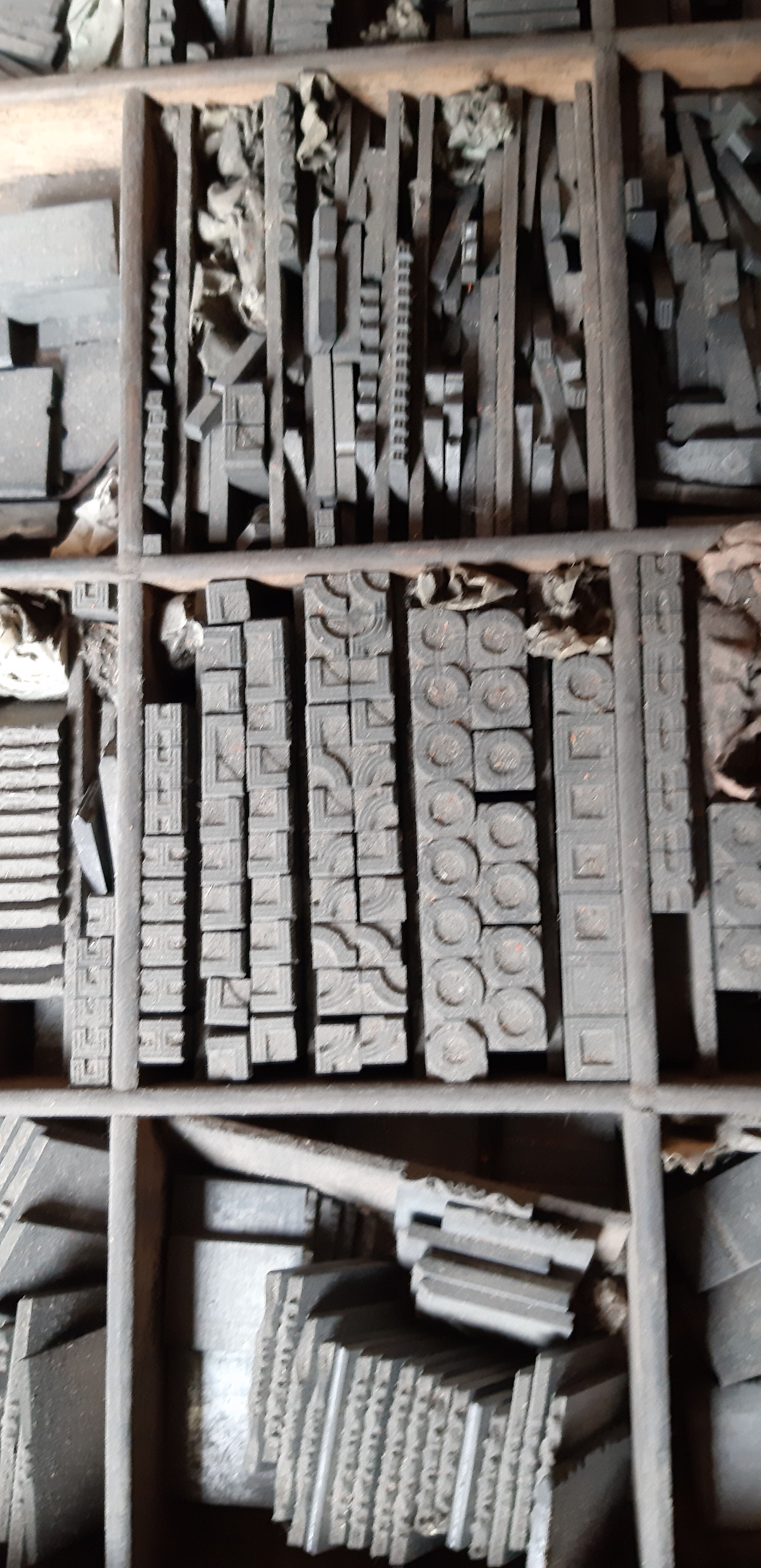 Printing cabinet 16 drawers with these lead letters