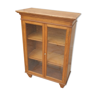 Old showcase