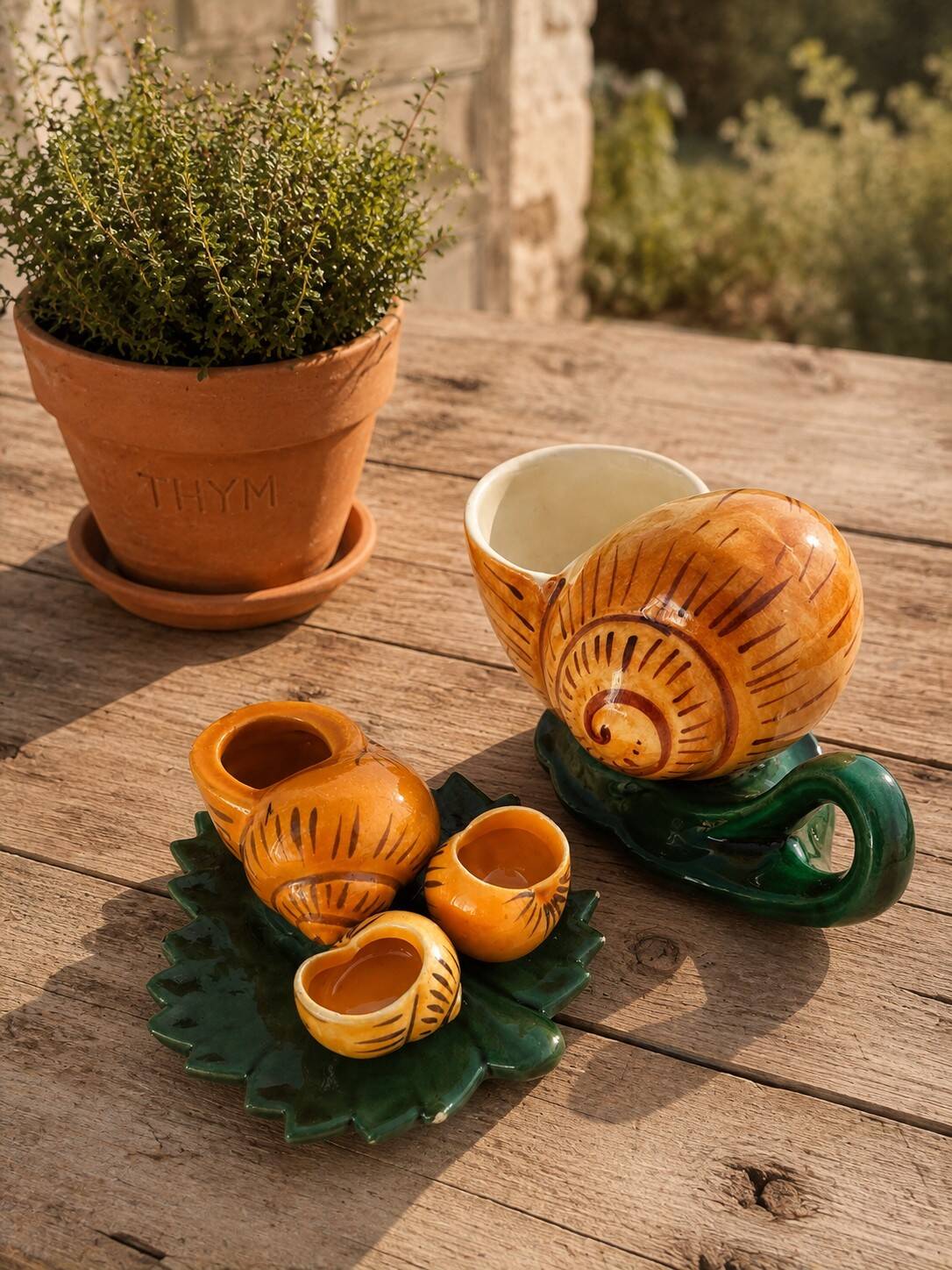 Pair of snail-shaped bowls and their leaf-shaped saucers – 1950s-1960s