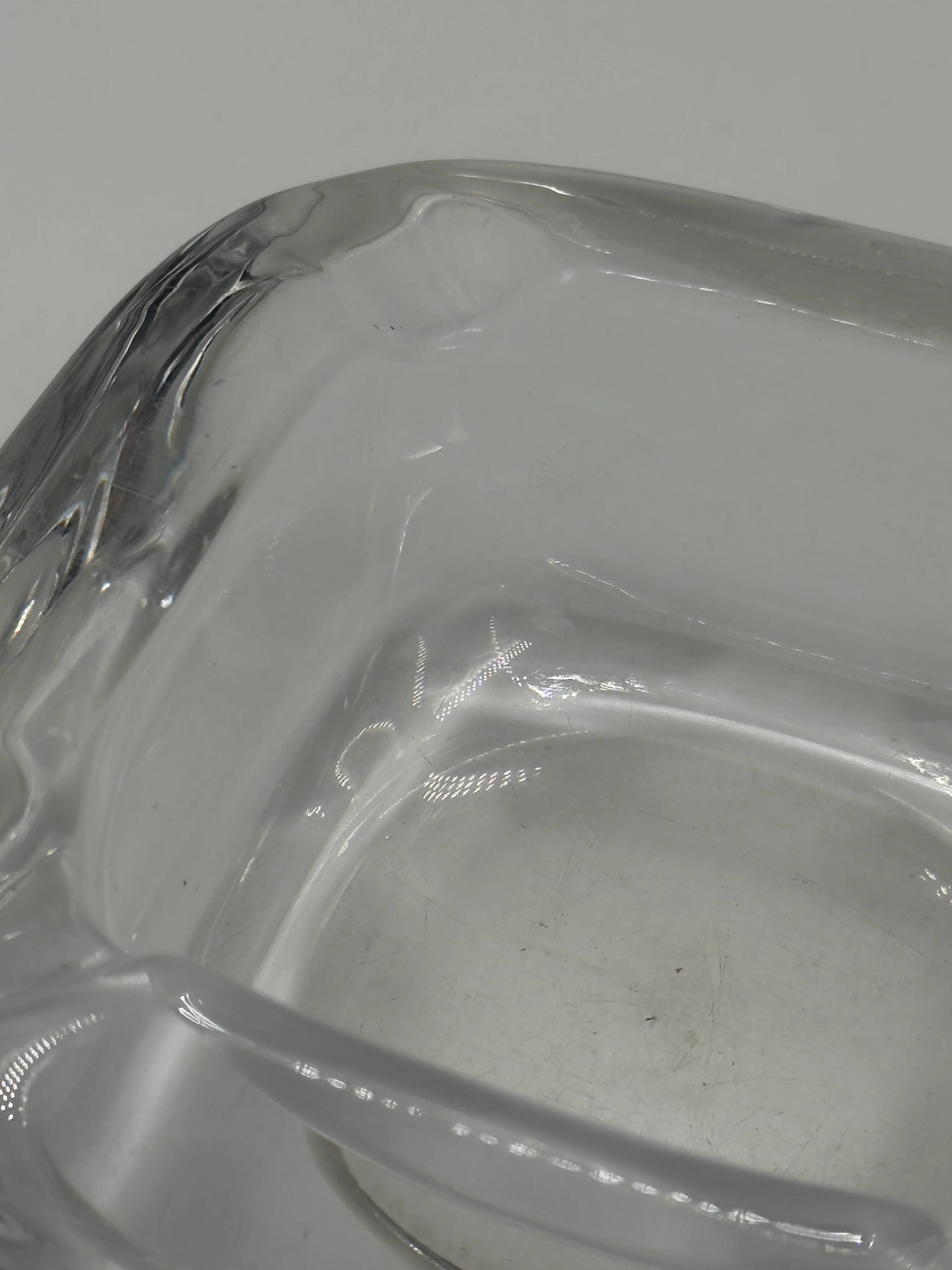 Cendrier vintage en verre épais transparent, forme carrée aux angles arrondis