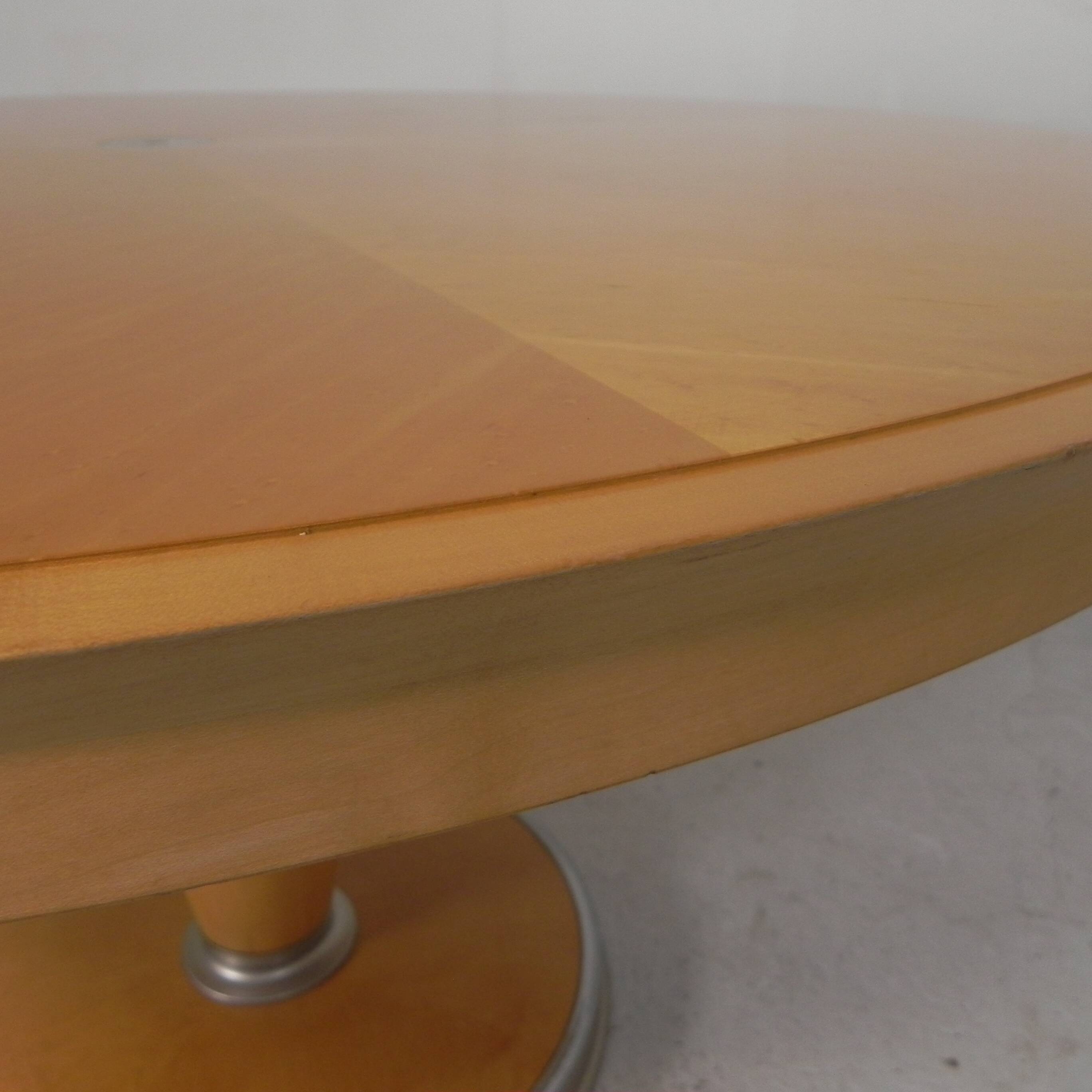 Dining table Isa by Chi Wing Lo for Giorgetti, 130 cm, 1990s