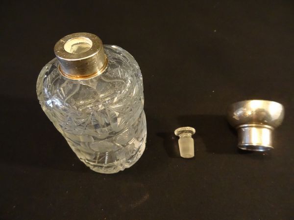 19th Bottle in chiselled crystal