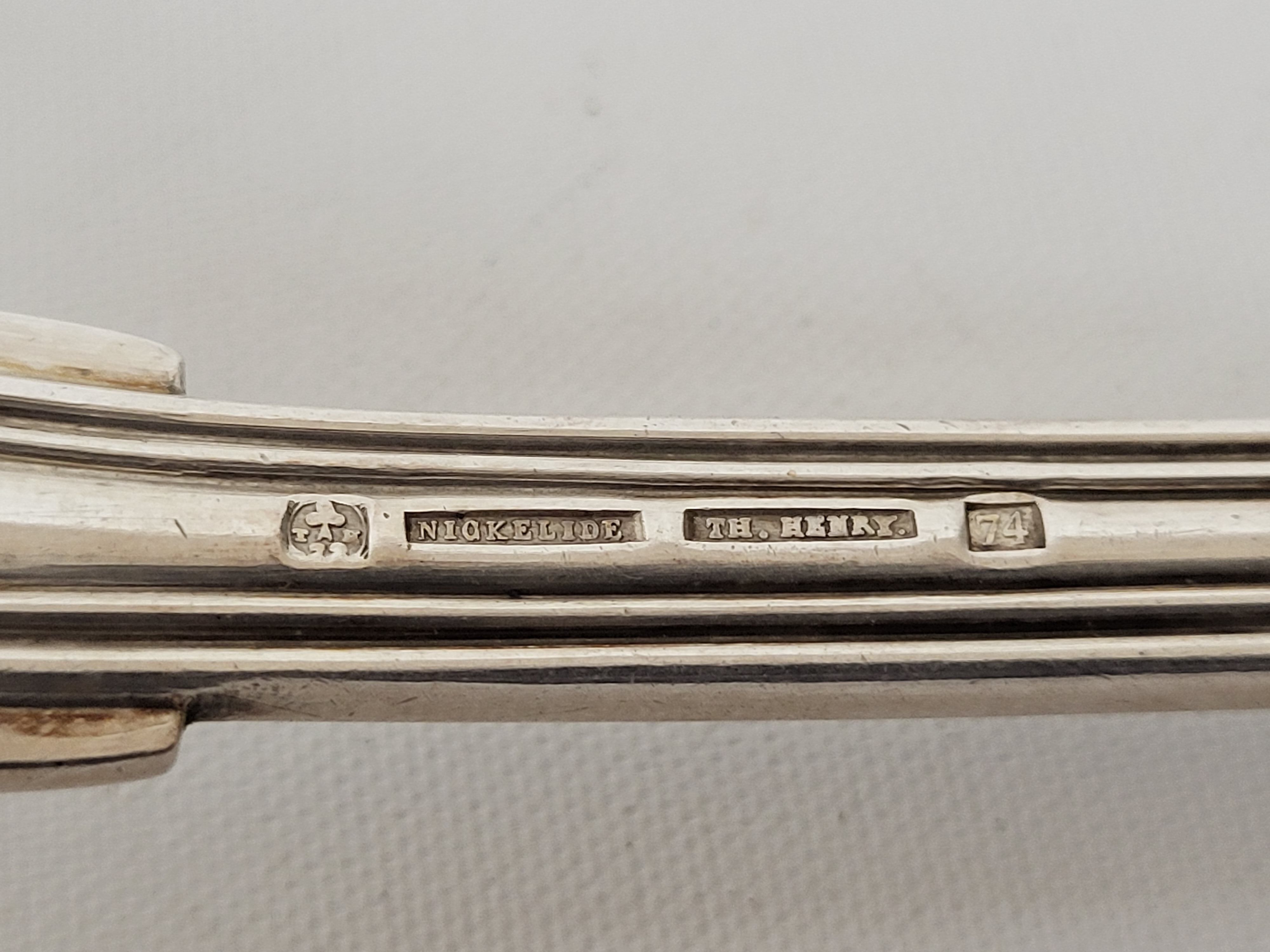 12 silver metal cutlery mesh model