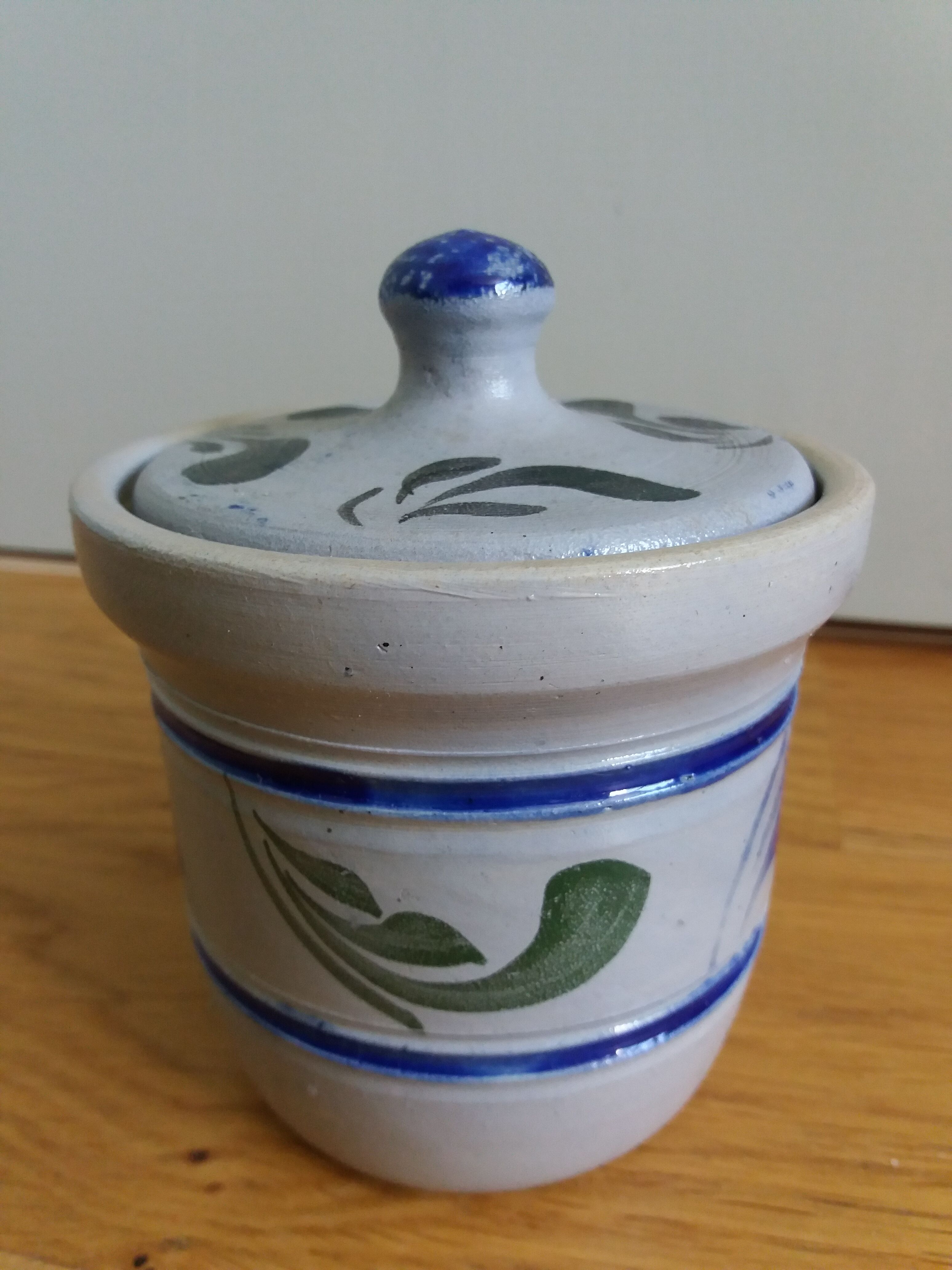 Sandstone pot from Alsace Schmitter in Betschdorf