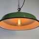 Lampe à suspension industrielle en émail vert, années 1960