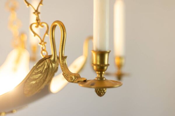 Maison Baguès. Lustre de style Empire en bronze doré. Années 1950.