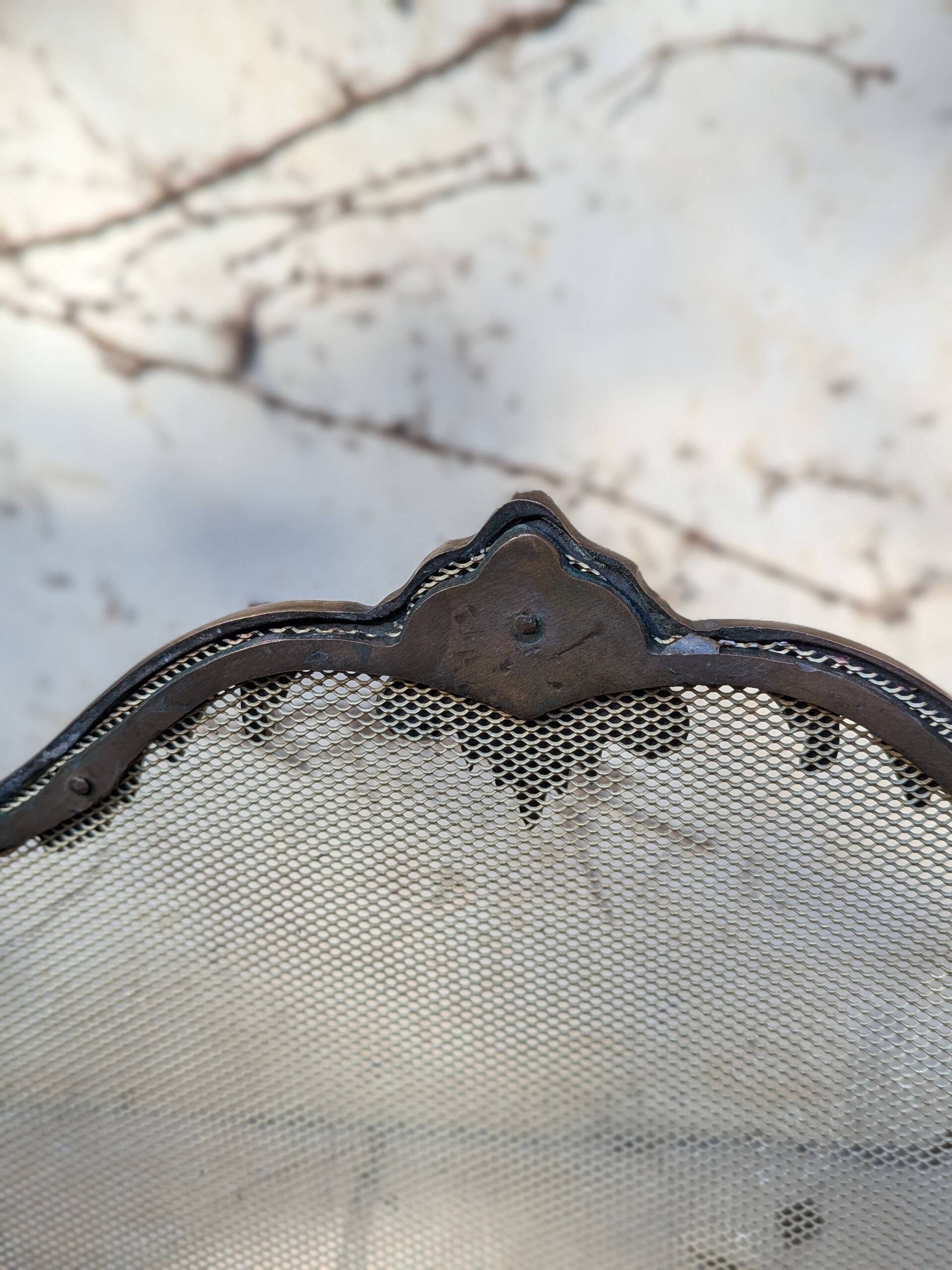 Brass fire screen with 2 leaves