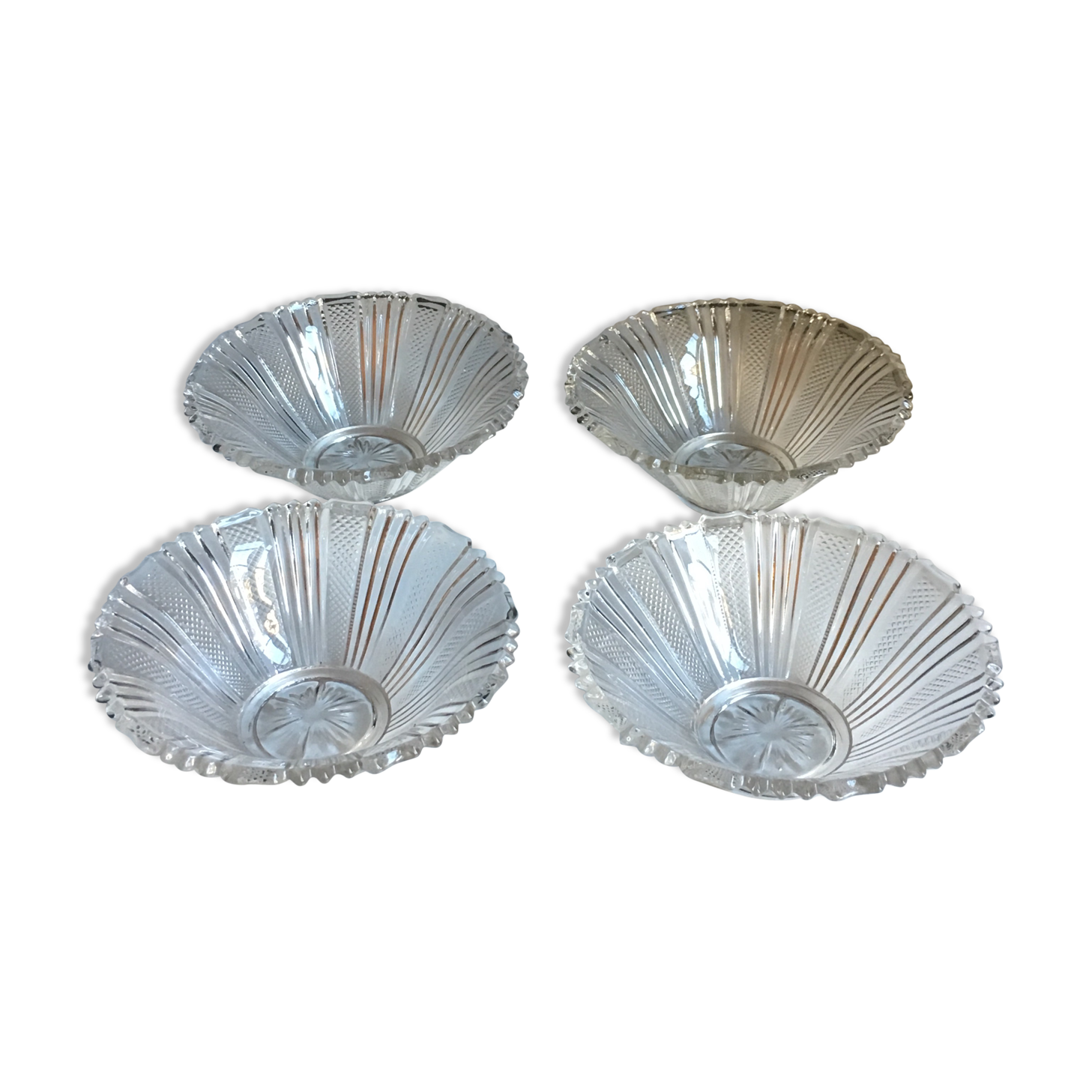 Ensemble de 4 coupelles anciennes en verre