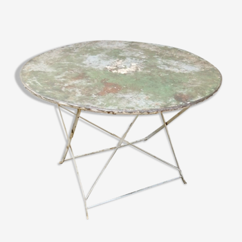 Ancienne table de jardin pliante en fer