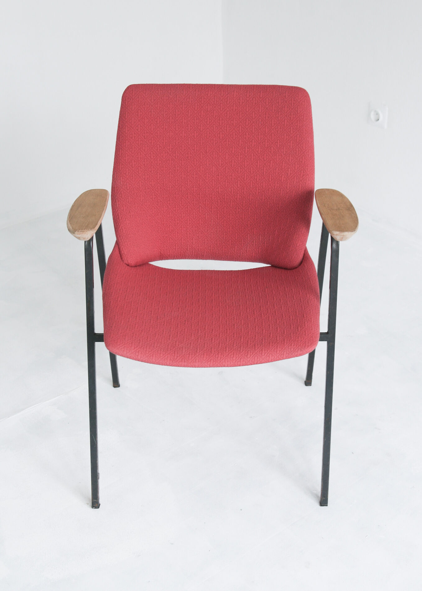 Salmon Shell Lupina Chair by Niko Kralj