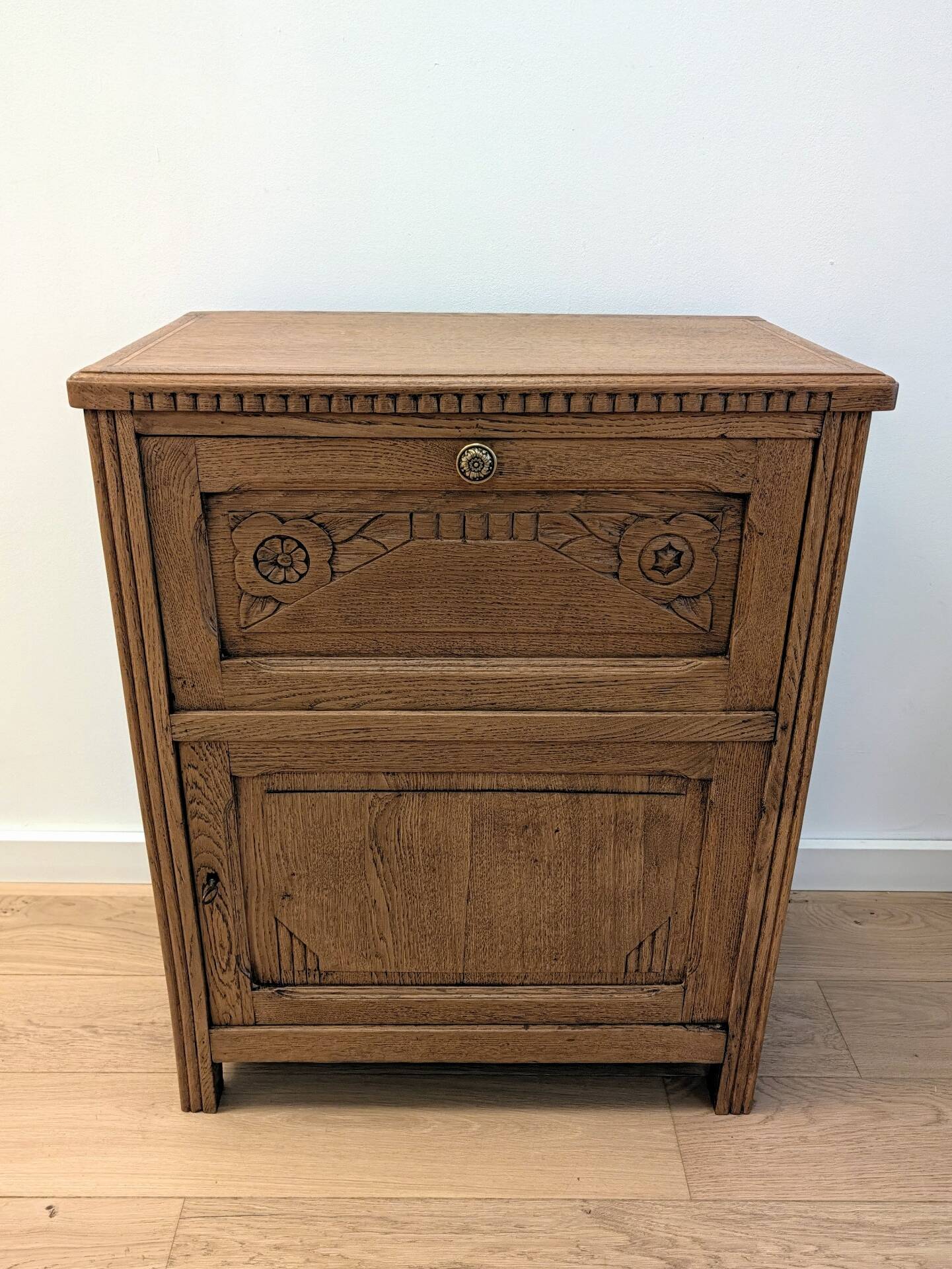 Small Art Deco buffet - restored vintage radio cabinet
