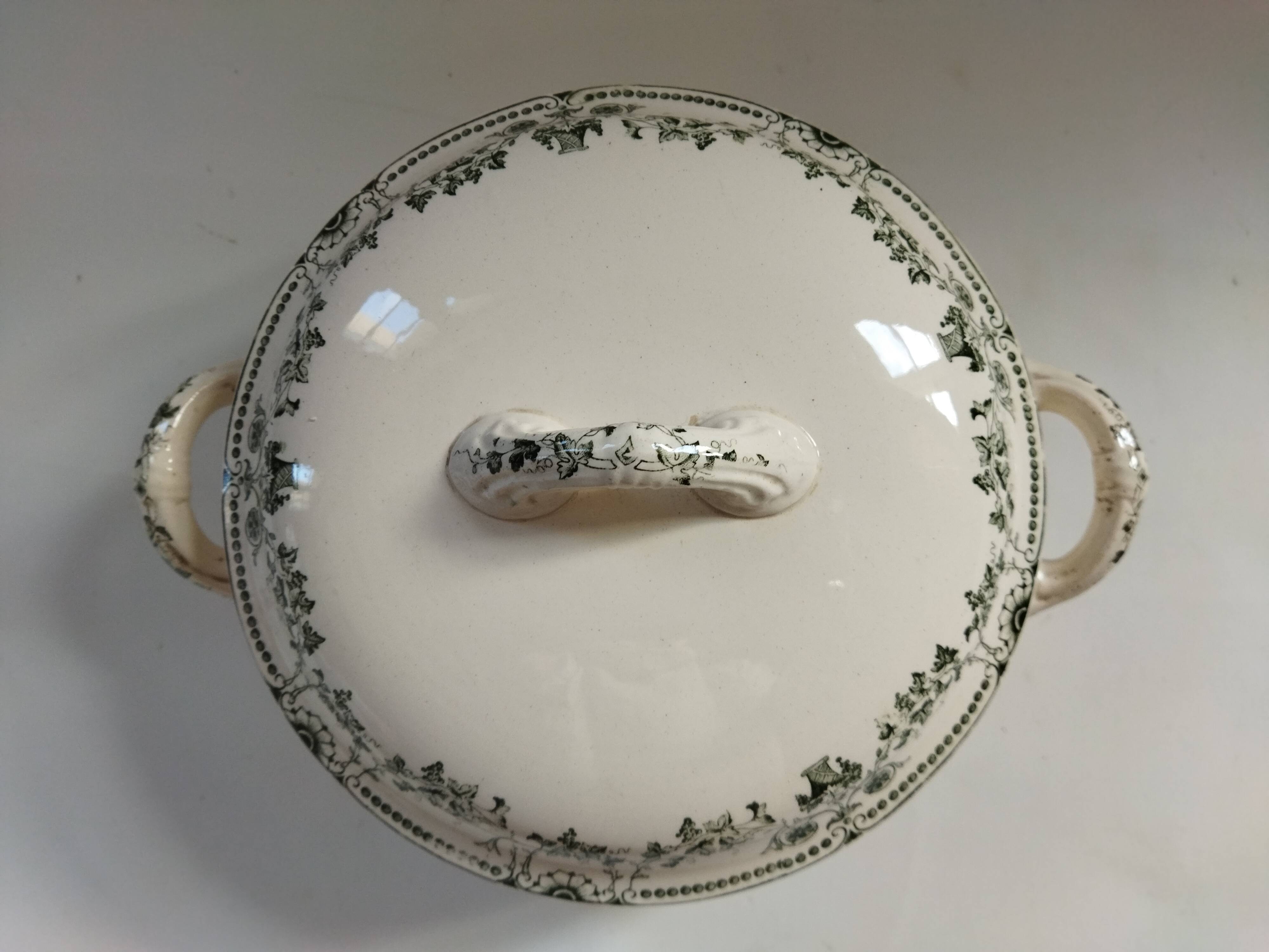 Badonviller "Champagne" iron clay vegetable dish