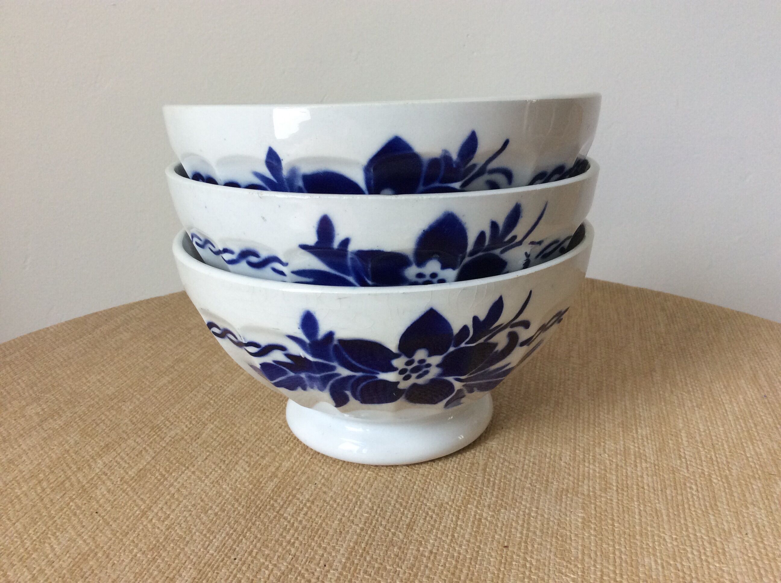 Series of 3 old bowls