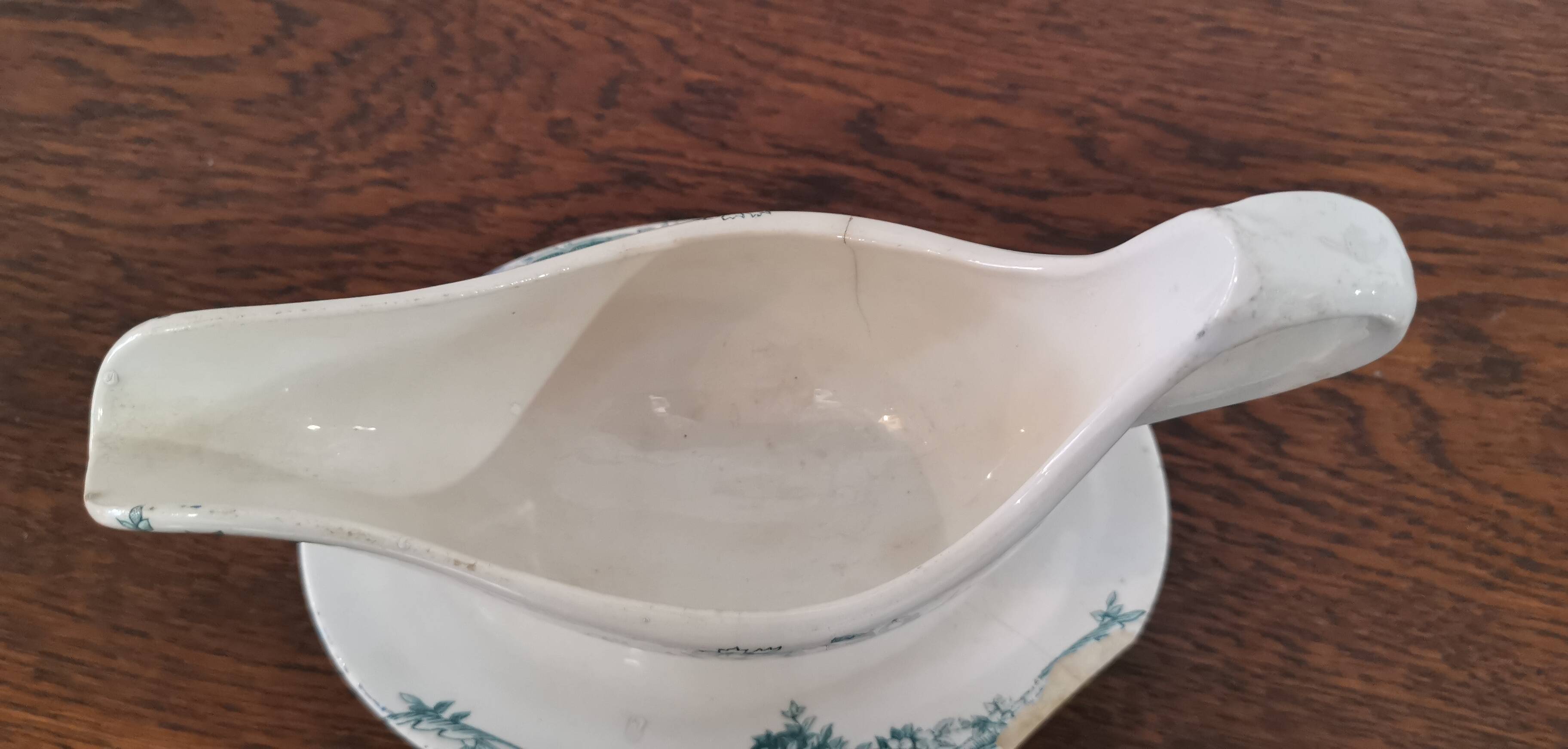 Gravy boat with white and green earthenware handle