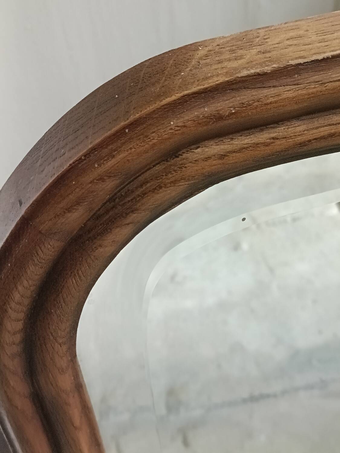 Beveled mirror in solid wood