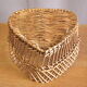 Panier cœur en rotin