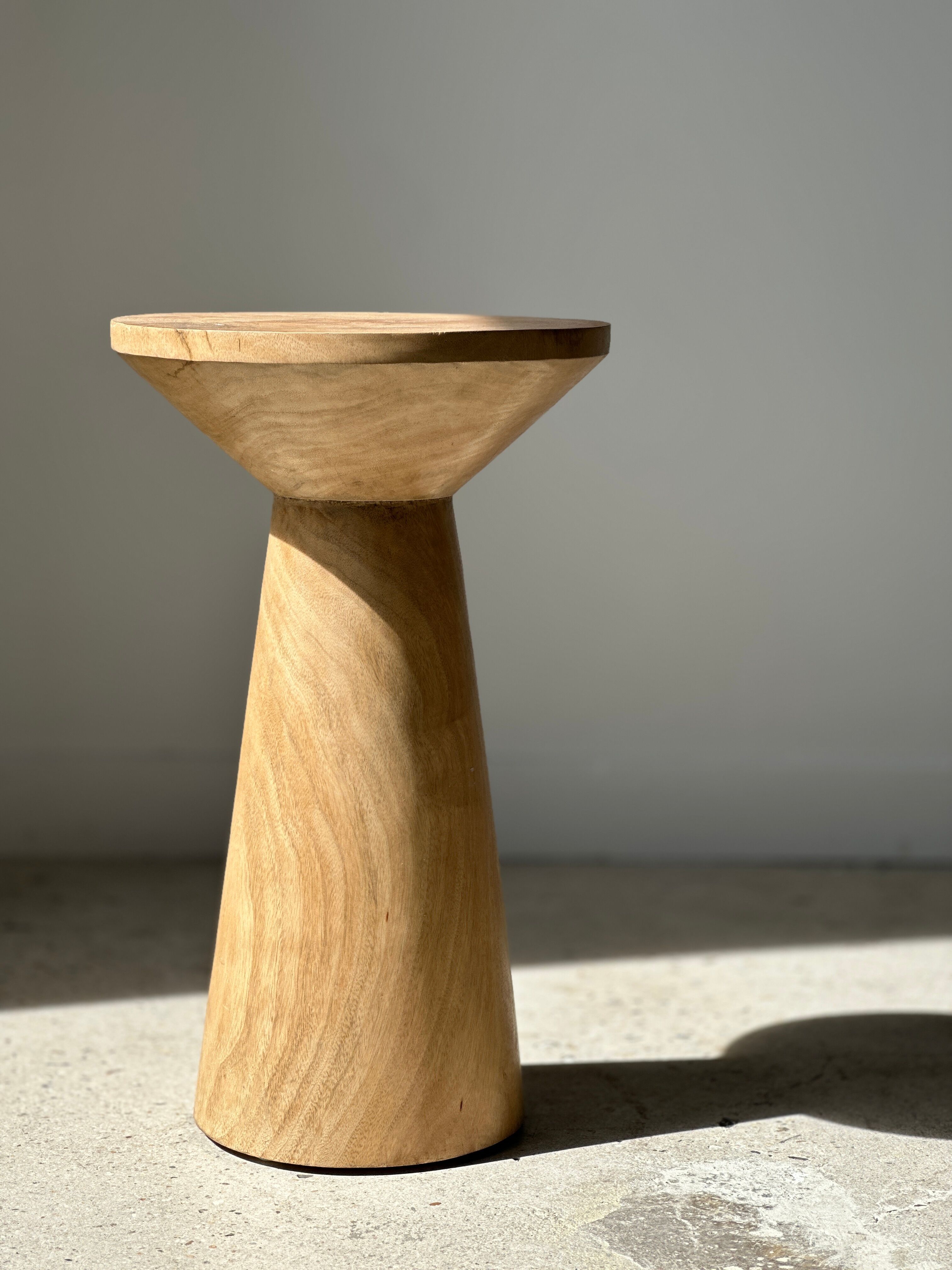 Side table, end of sofa in natural mango monoxyl conical tray H:50cm