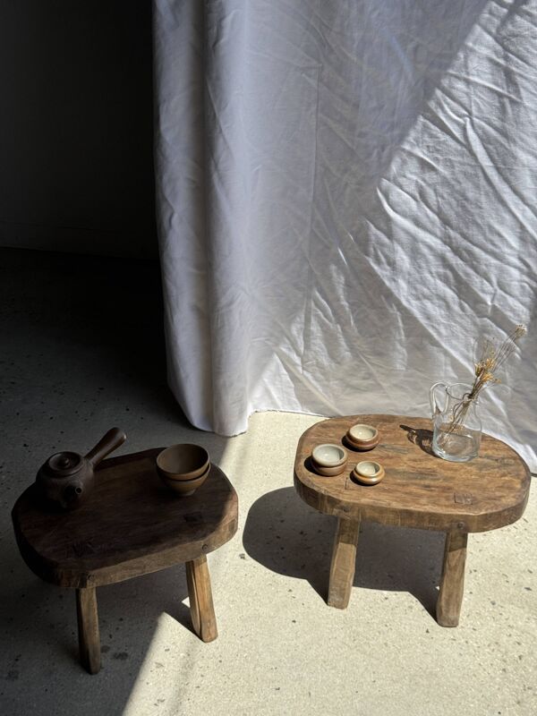 Petit stool, tabouret d'appoint en teck massif ovale pieds arqués wabi-sabi