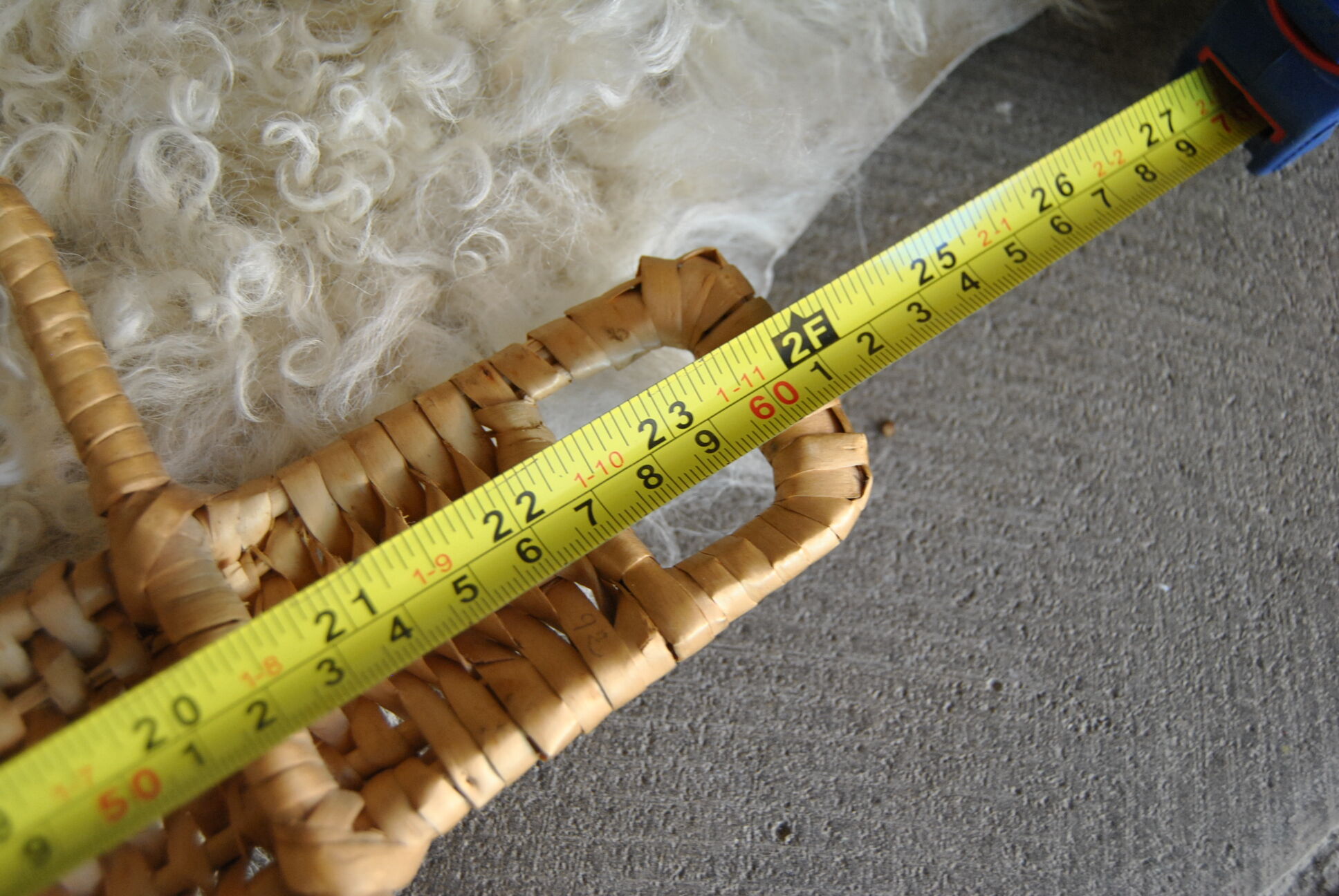 Empty wicker pocket to hang 70s