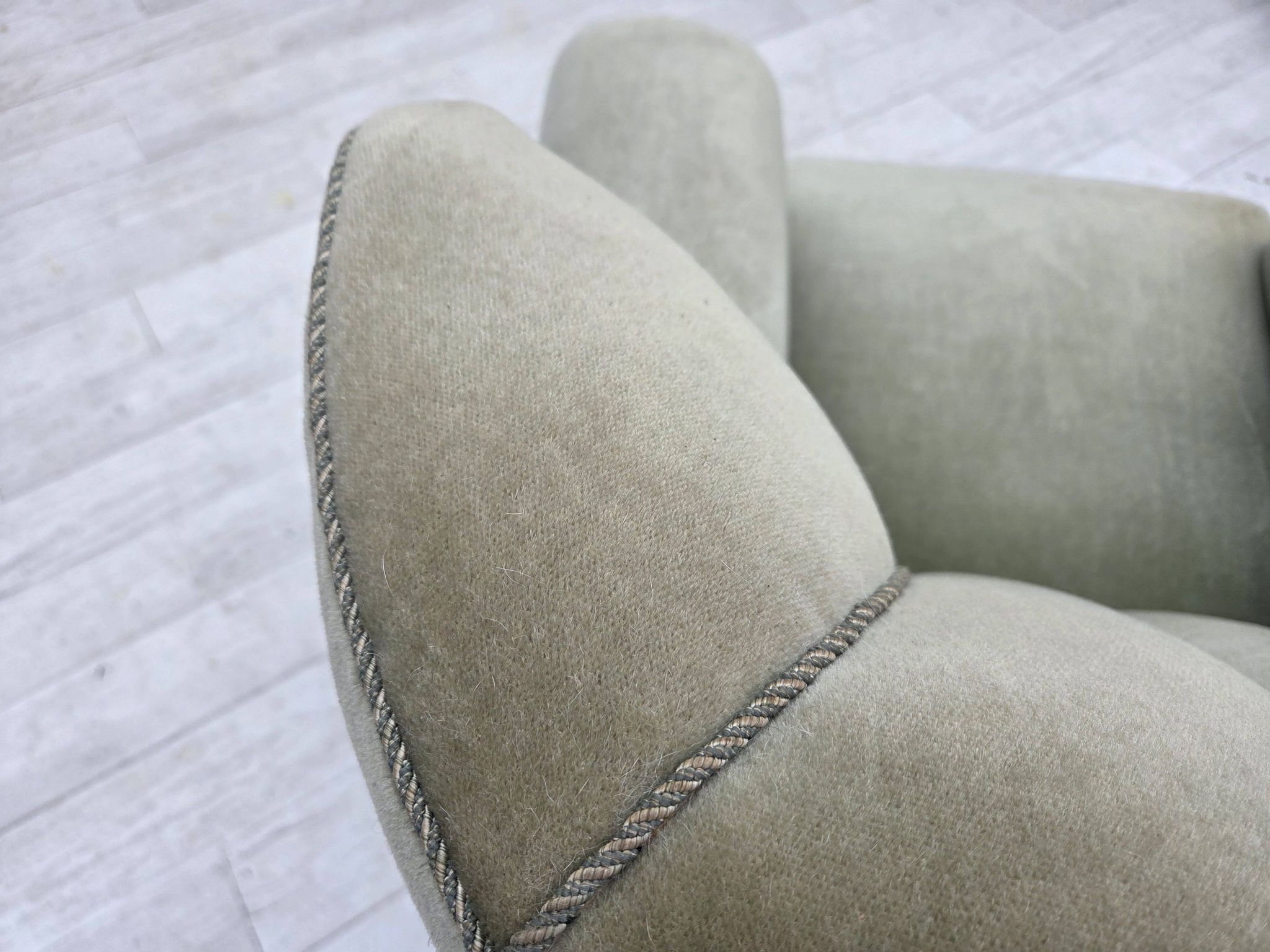 Fauteuil relax danois des années 1970, velours d'ameublement vert clair