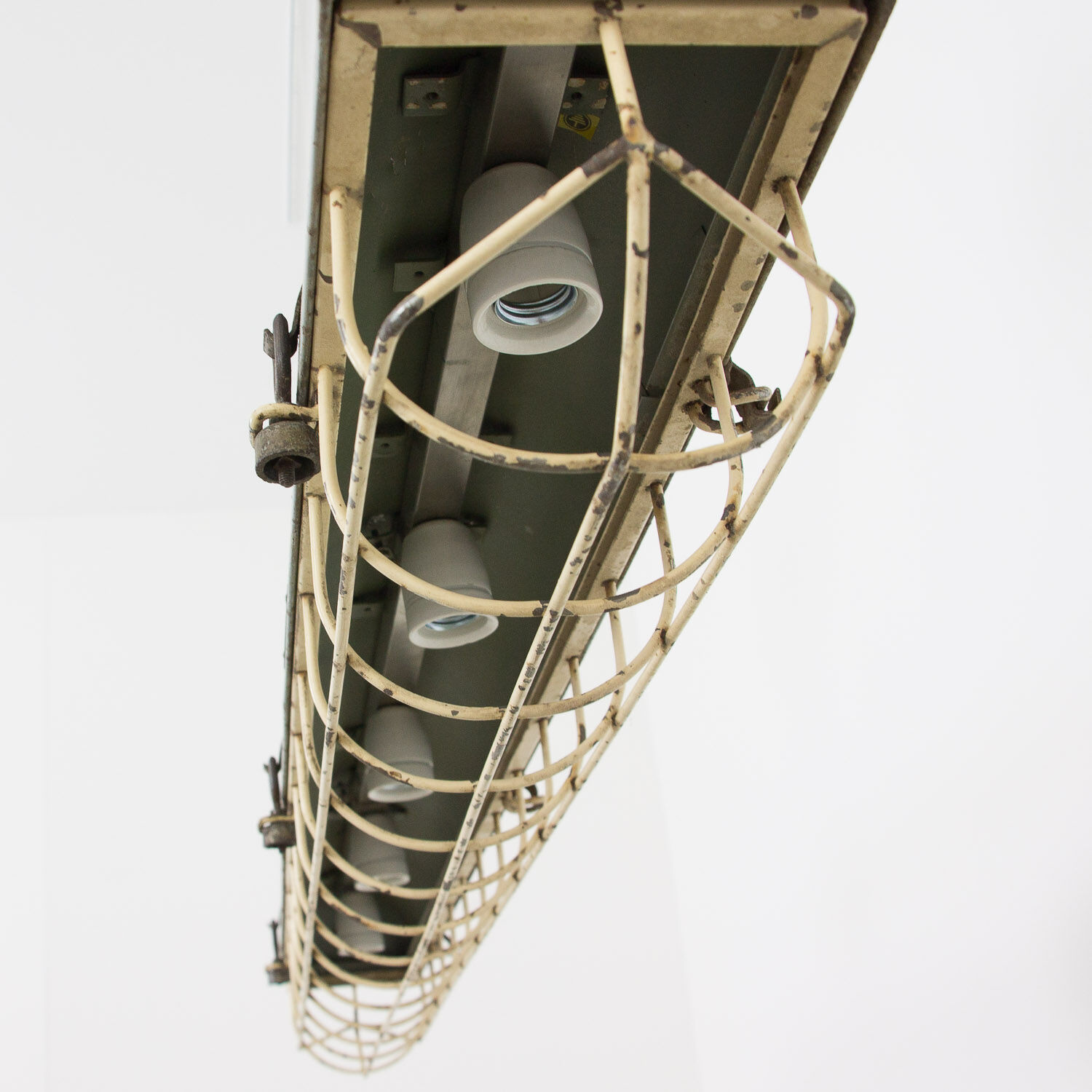 Industrial metal pendant bunker light