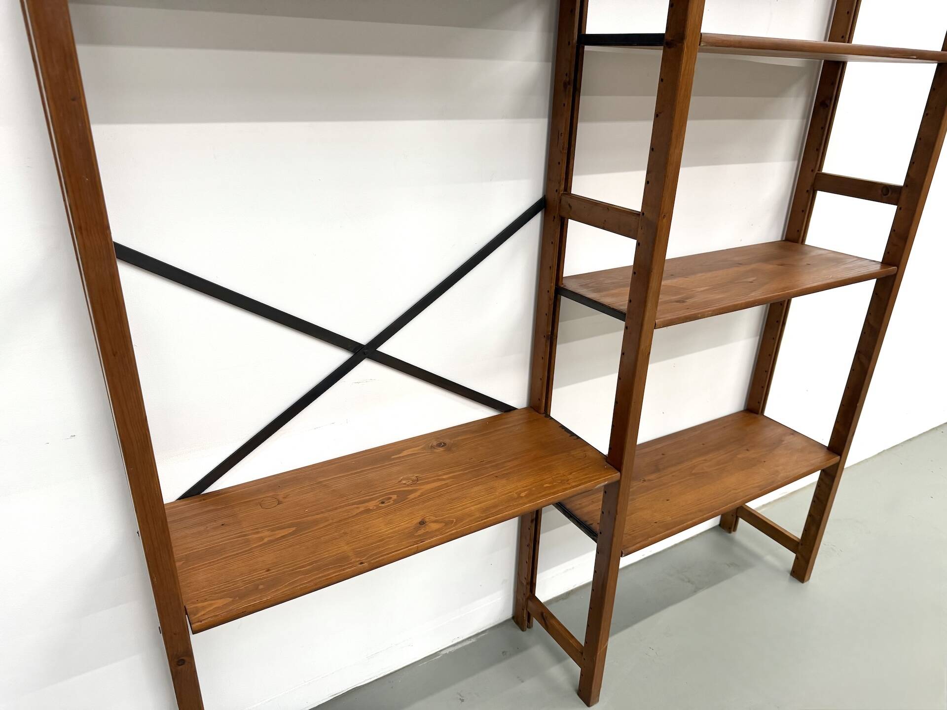XXL Modernist Library in Solid Pine – 1950s Design – L164 cm