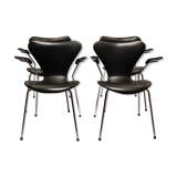 Quatre fauteuils modèle 3207, par Arne Jacobsen, 2006